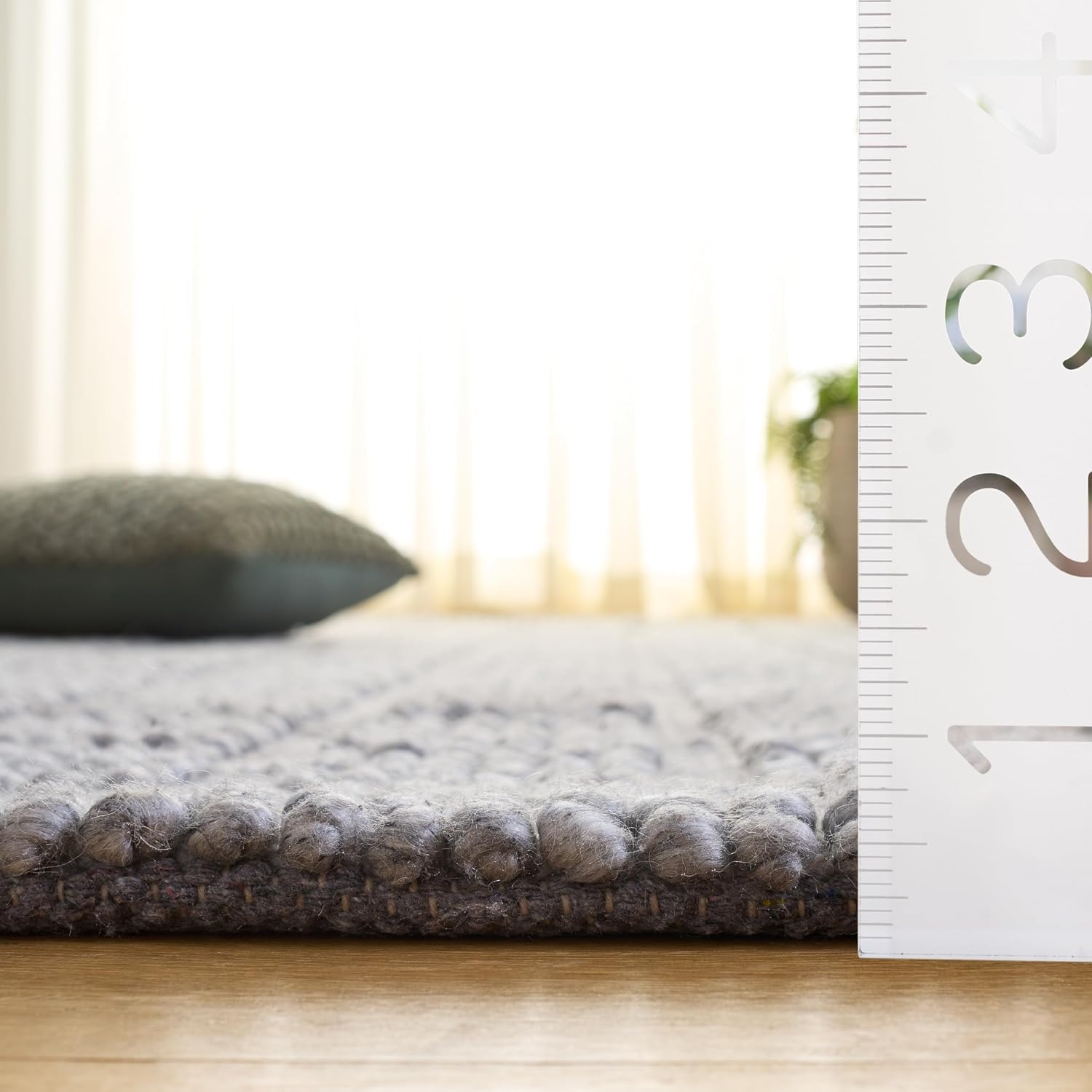 SAFAVIEH Area Rug 5x8 - Natura Collection - Grey, Textured Design, Handmade Wool Blend, Ideal for Living Room, Bedroom, Dining Space (NAT138F)