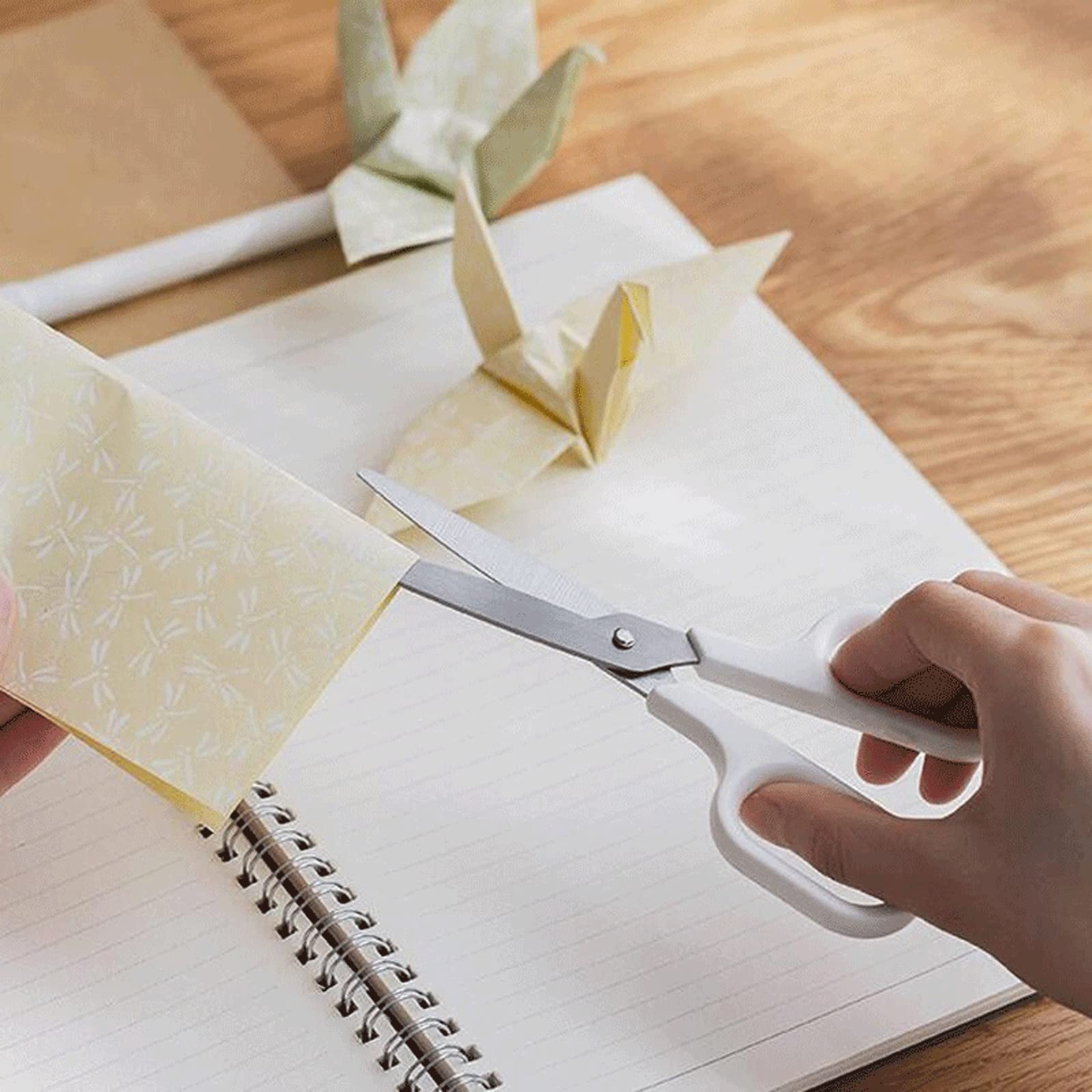 Bastelschere, Papierschere mit weichen, bequemen Griffen for Büro, Schule und Zuhause – 15 cm weiße Schere