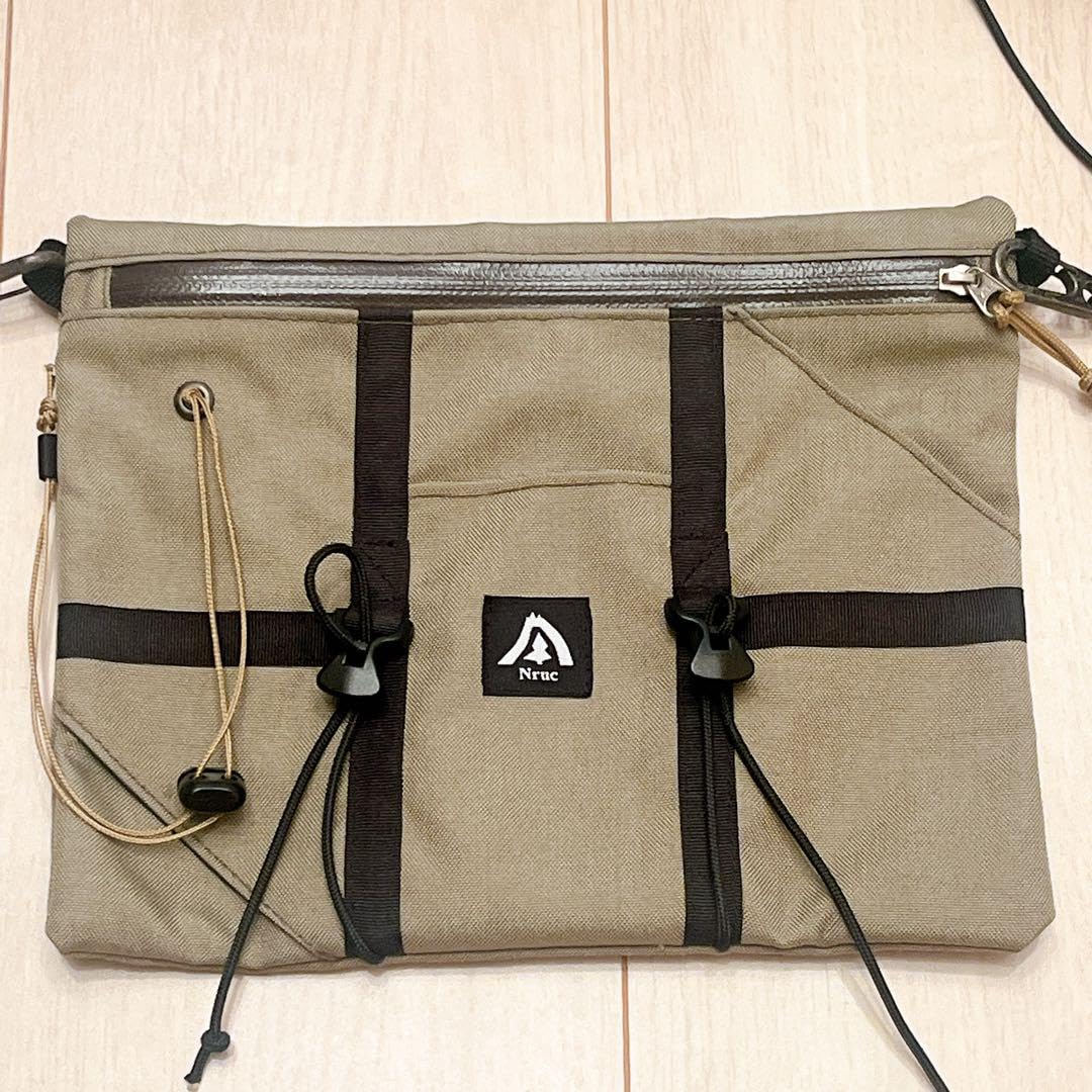 お値下げ　ヌルク　サコッシュ Amazon.co.jp: Nruc ヌルク サコッシュ カーキ : ファッション