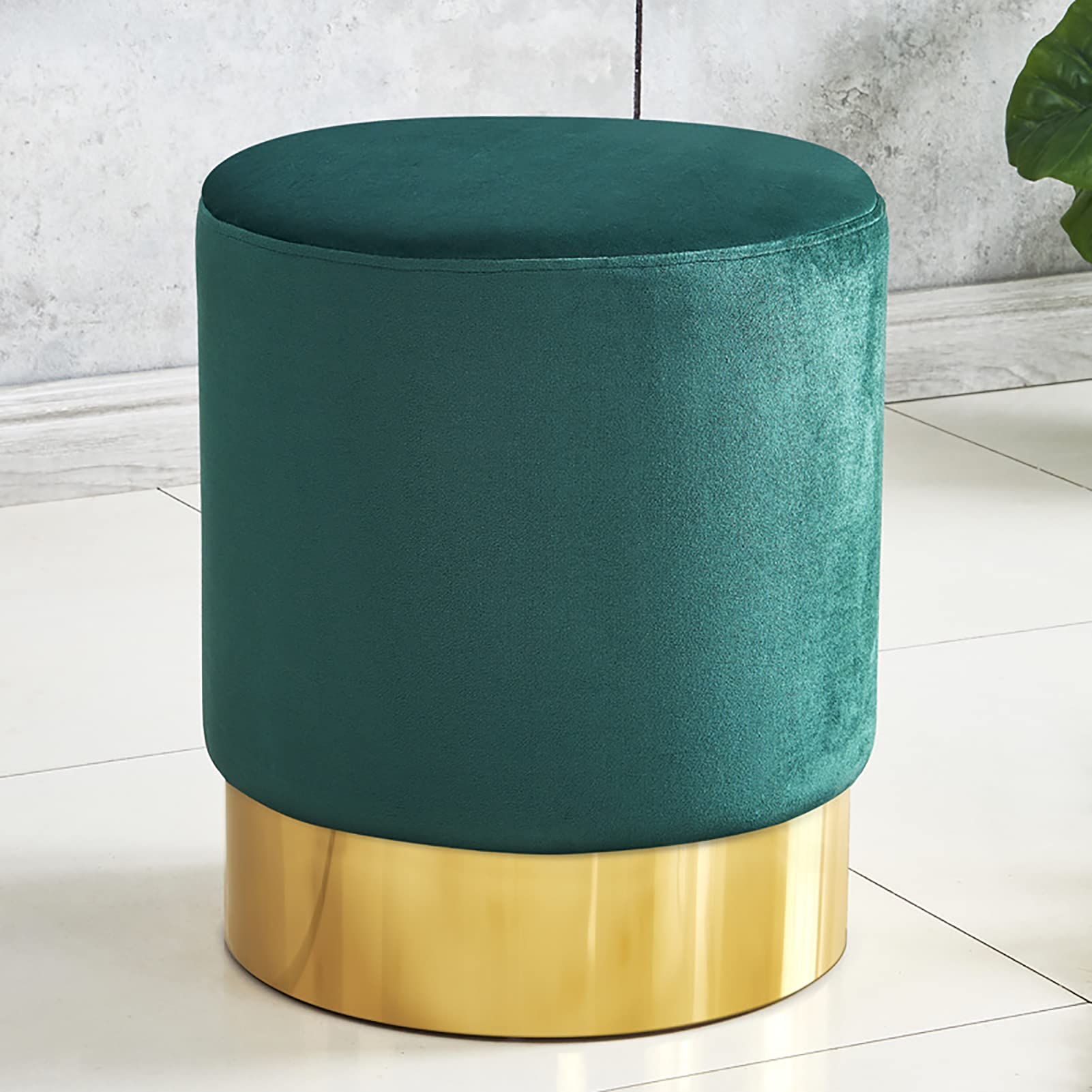 Tabouret ottoman rond en velours pour créer un coin lecture cosy