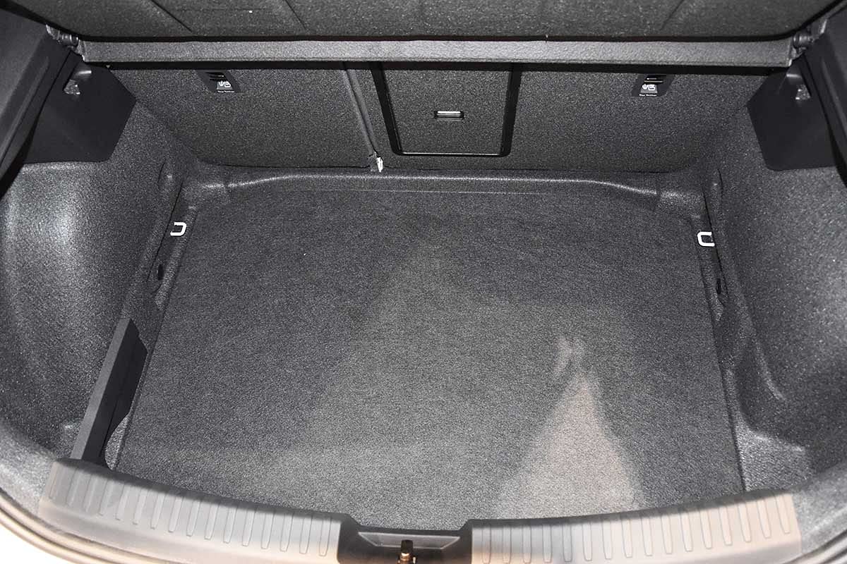MTM Kofferraumwanne kompatibel mit Seat Leon IV (KL) (auch eTSI/Mild Hybrid) 2020-, Kofferraummatten Passgenaue mit Antirutsch, Widerstandsfähig, Leicht zu waschen und Geruchsneutral, cod. 8876