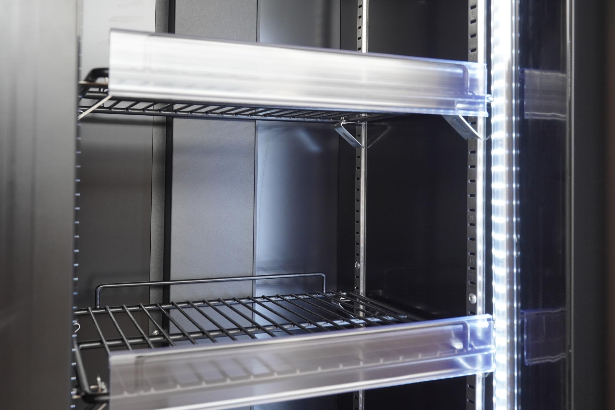 Armario Refrigerado Vertical Clase B, 290 Litros, Bajo Ruido 32 dB, LED Interior, Libre Instalación, 635x620x1995 mm