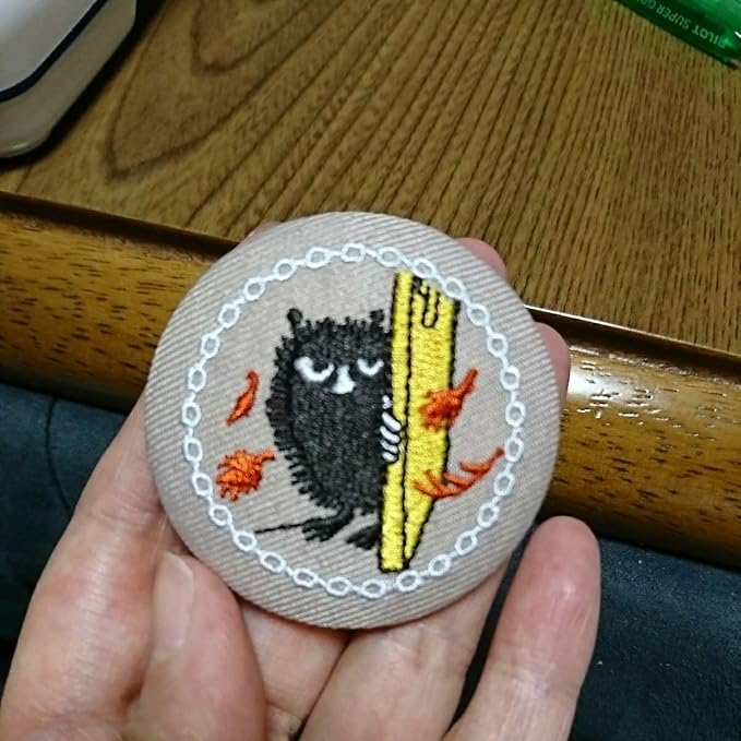 Amazon ムーミン刺繍ブローチコレクション スティンキー ブローチ 通販