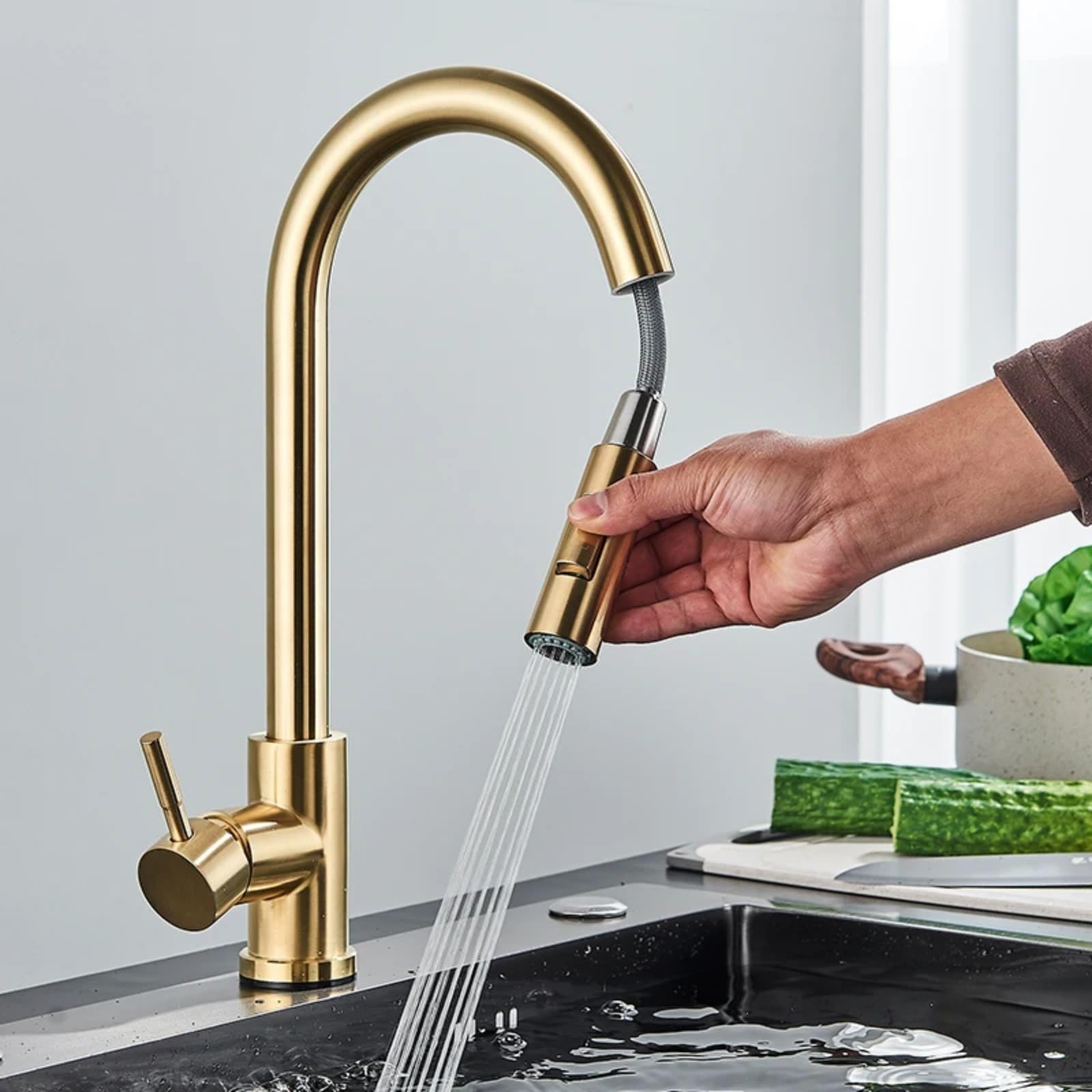 Grifo de cocina moderno con sensor táctil dorado cepillado con control táctil inteligente sensible