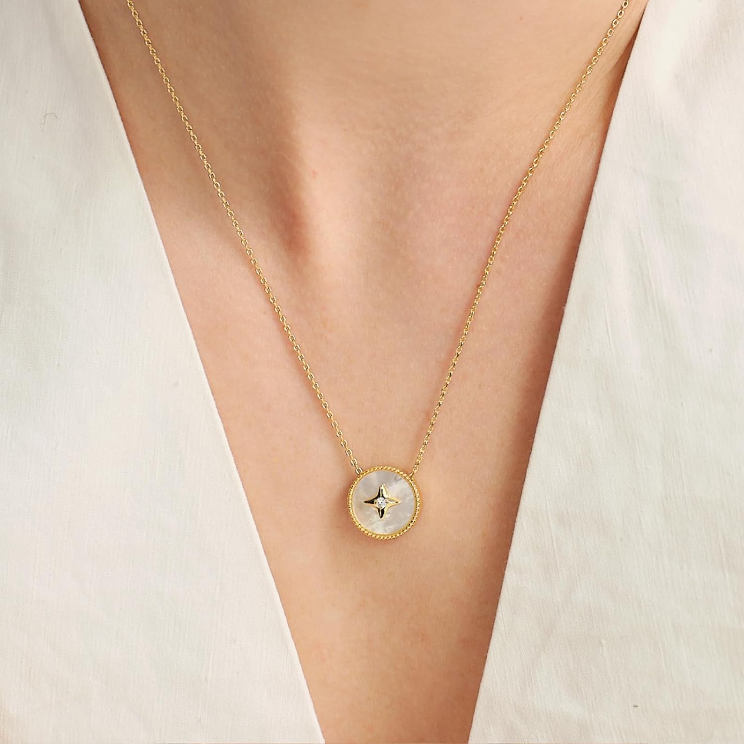 ARSIS Lucky Star Necklace for Women, 18K Gold Pendant Compass Necklace，Reversible Round Pendant Charm Necklace, North Star Pendant with Cubic Zirconia Mother’s Day Gift