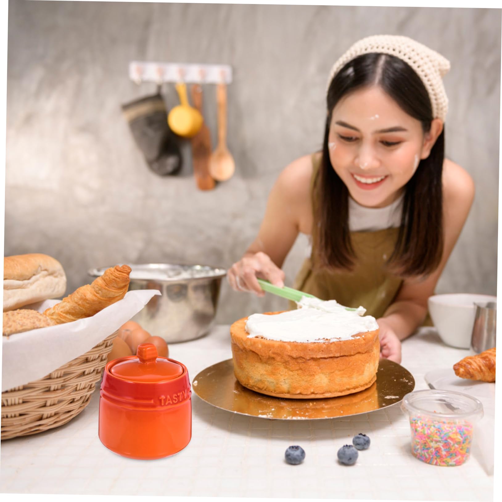 MUCKLILY 1 Set Seasoning Jar with Spoon Salt Canister for Condiments Kitchen Storage and Spice Organization Smooth and Elegant Design Easy to Clean Multi Use Spice Pot