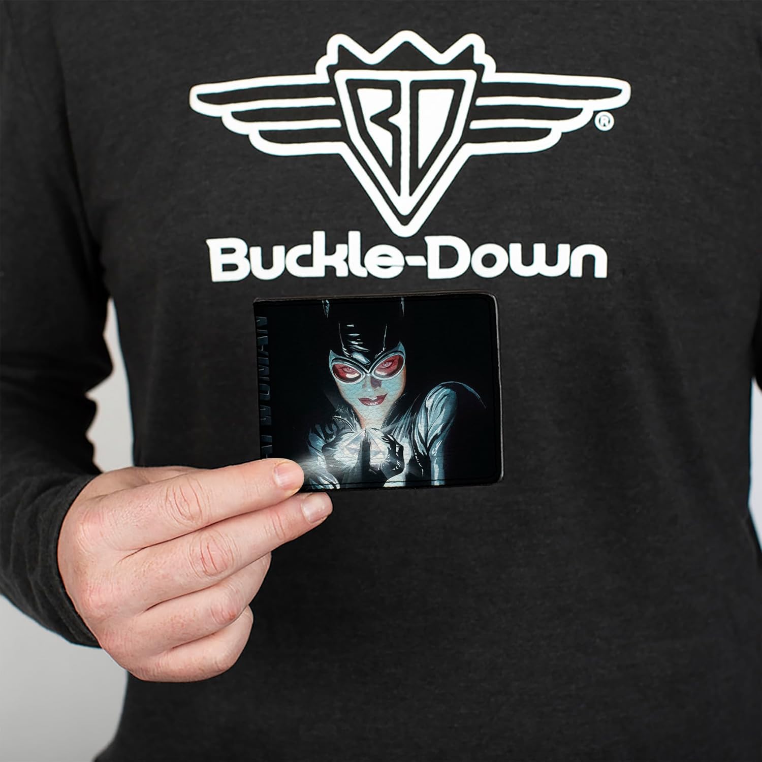 Buckle-Down Men's DC Wallet, Bifold, Catwoman Holding Diamond Batman Issue 685 Comic Book Cover, Vegan Leather, 4.0" x 3.5" - Image 3