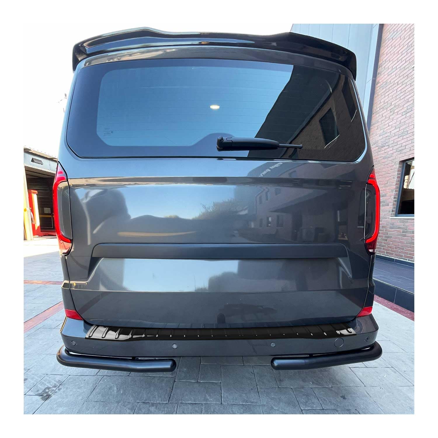 OMAC Protection de Pare-Chocs Arrière pour VW Multivan T7 2022-2026 – Acrylique Noir Brillant – Seuil de Coffre sur Mesure – Protection Seuil de Chargement
