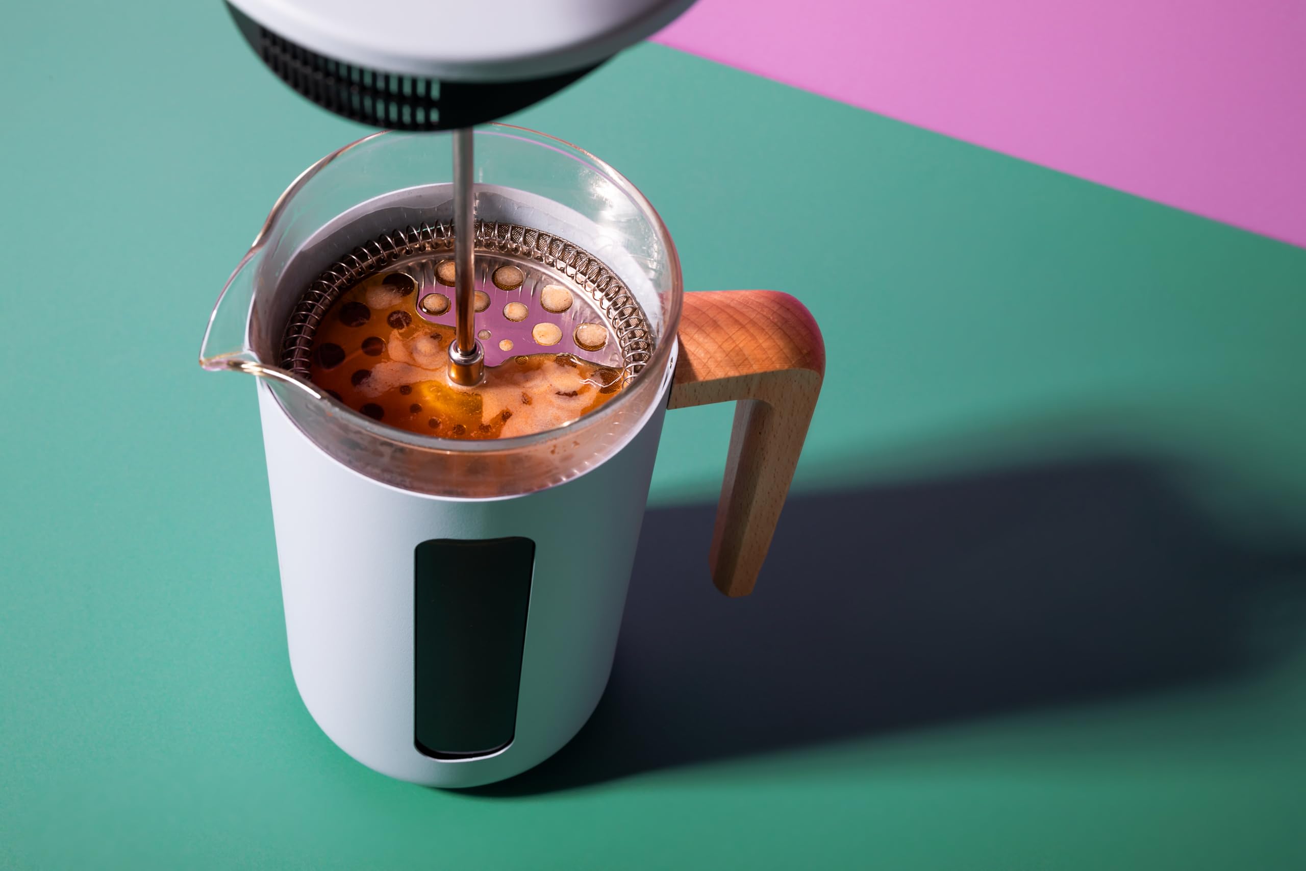 La cafetière pisa 3 cup cafetière in sky blue, wytrzymała rama i tłok ze stali nierdzewnej, żaroodporna praska francuska ze stylowym uchwytem z naturalnego drewna