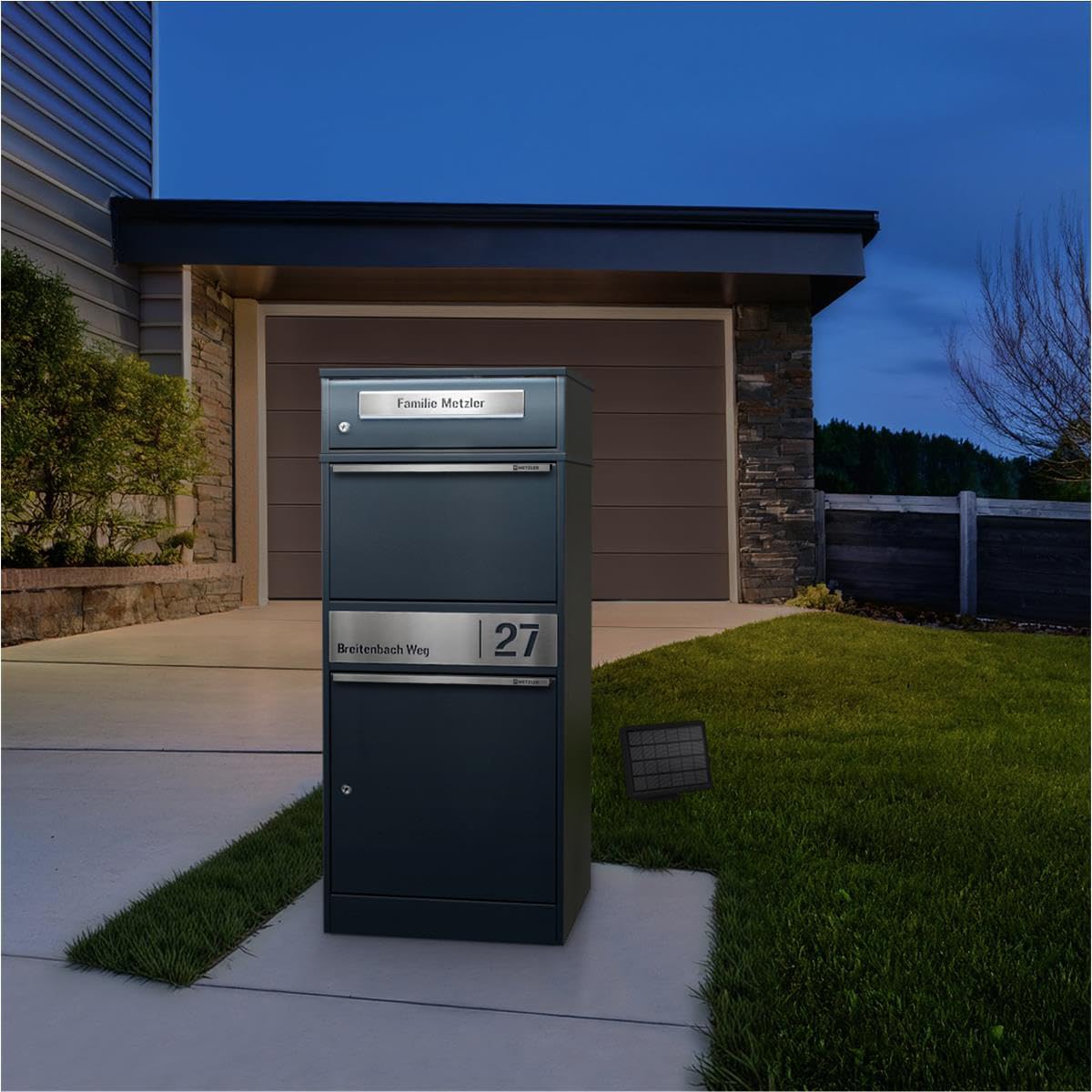 Metzler® boîte aux Lettres Colis avec éclairage LED Solaire et Plaque nom gravée RAL 7016 Anthracite – Acier thermolaqué sur Pied, capacité XL sécurisée et résistante intemperies Bispo 2
