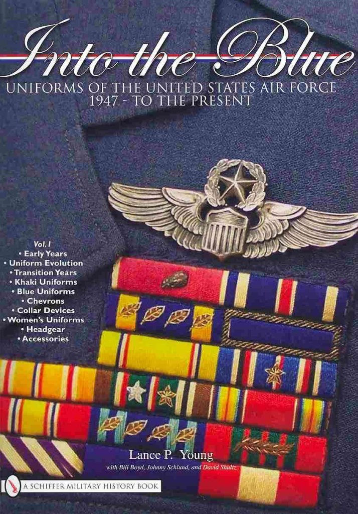 [(Into the Blue: v. 1 : Uniforms of the United States Air Force 1947 - to the Present)] [By (author) Lance P. Young] published on (December, 2011)
