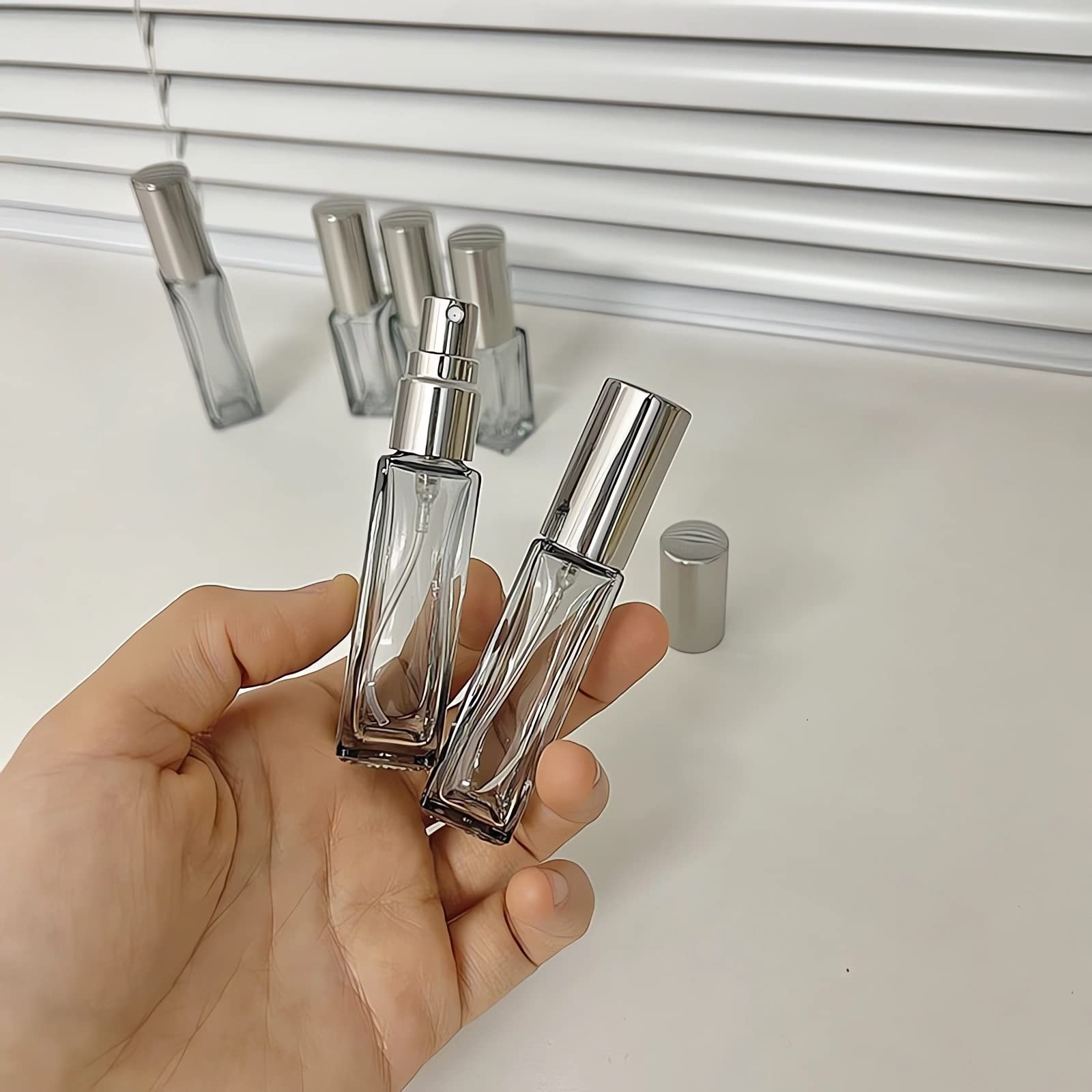24 Pezzi 20ml Grigio Vetro Mine flacone spray Porta Profumo Atomizzatore Profumo Portatile, Flacone Spray di Fragranze per Viaggiare Festa Appuntamento