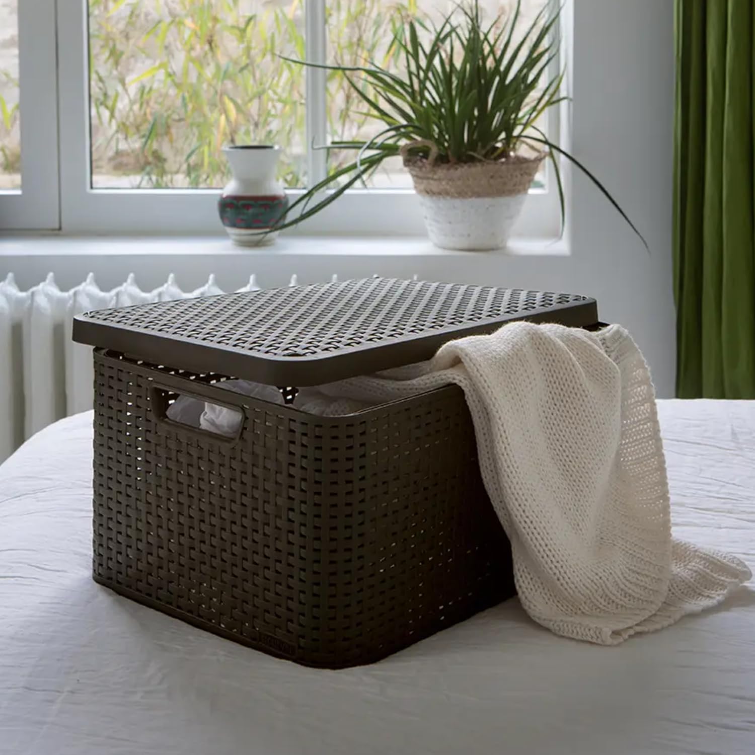 Curver Caja de almacenamiento de ratán con tapa, cesta de almacenamiento, plástico, hecha de material reciclado en al menos un 70% (gris claro, L: 44,5 x 33 x 24,8 cm)