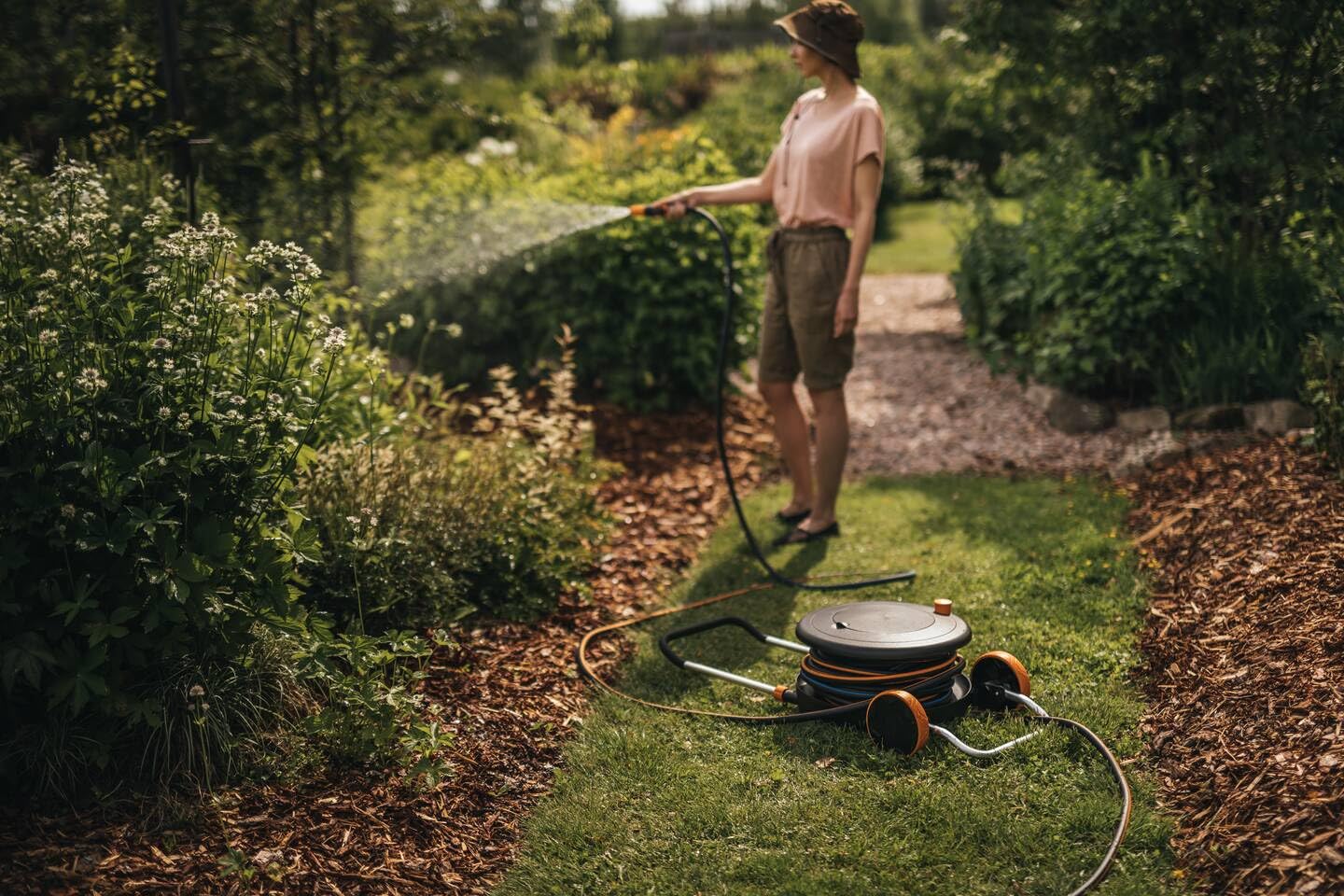 Fiskars Comfort Carro portamanguera Waterwheel L | 31,5 m de alcance total, enrollado automático, conector universal para grifo, 1071670