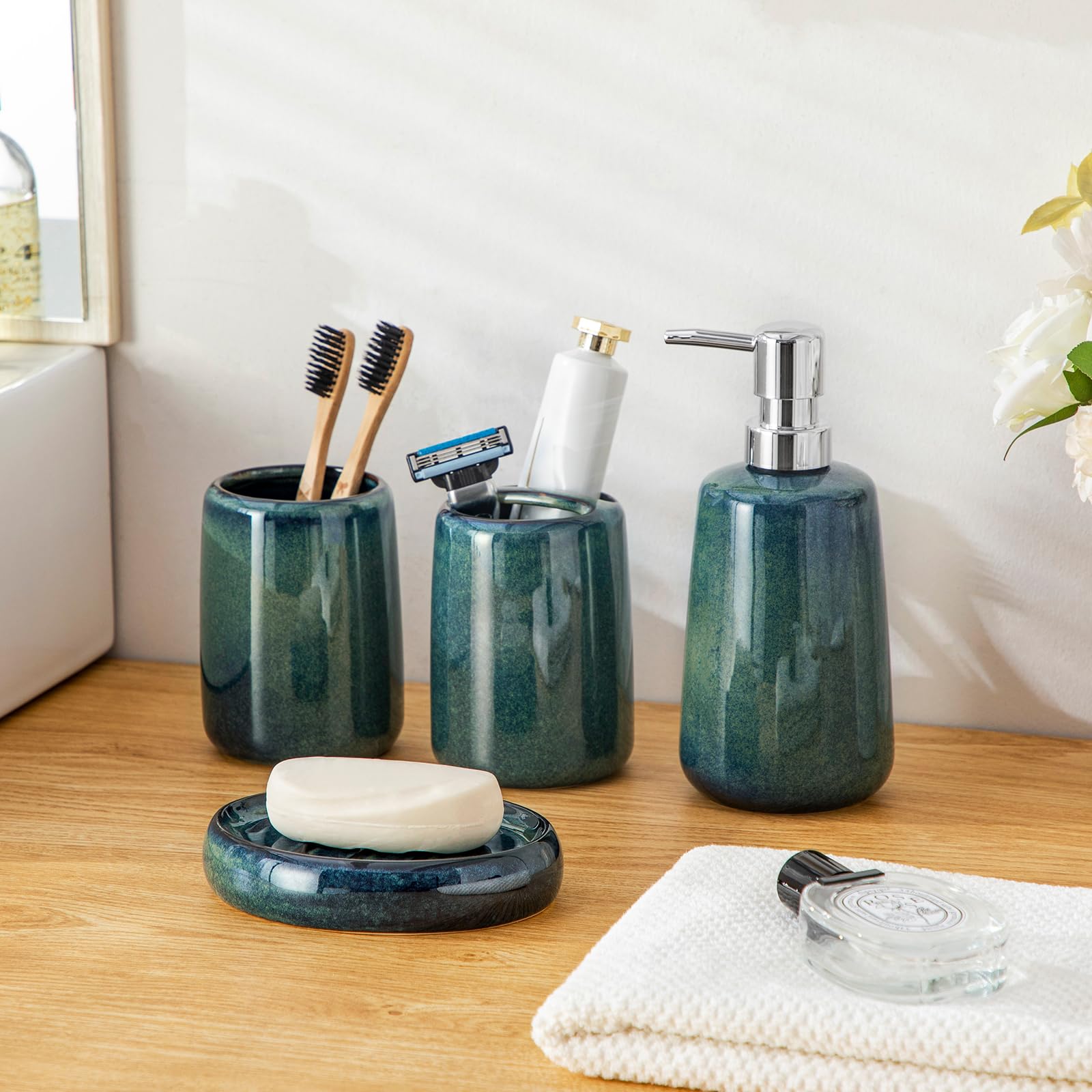 vancasso Set di accessori da bagno verde, dispenser di sapone in ceramica e portaspazzolino, set da 4 pezzi per lavabo da bagno in gres porcellanato, per arredamento moderno della casa, serie Starry