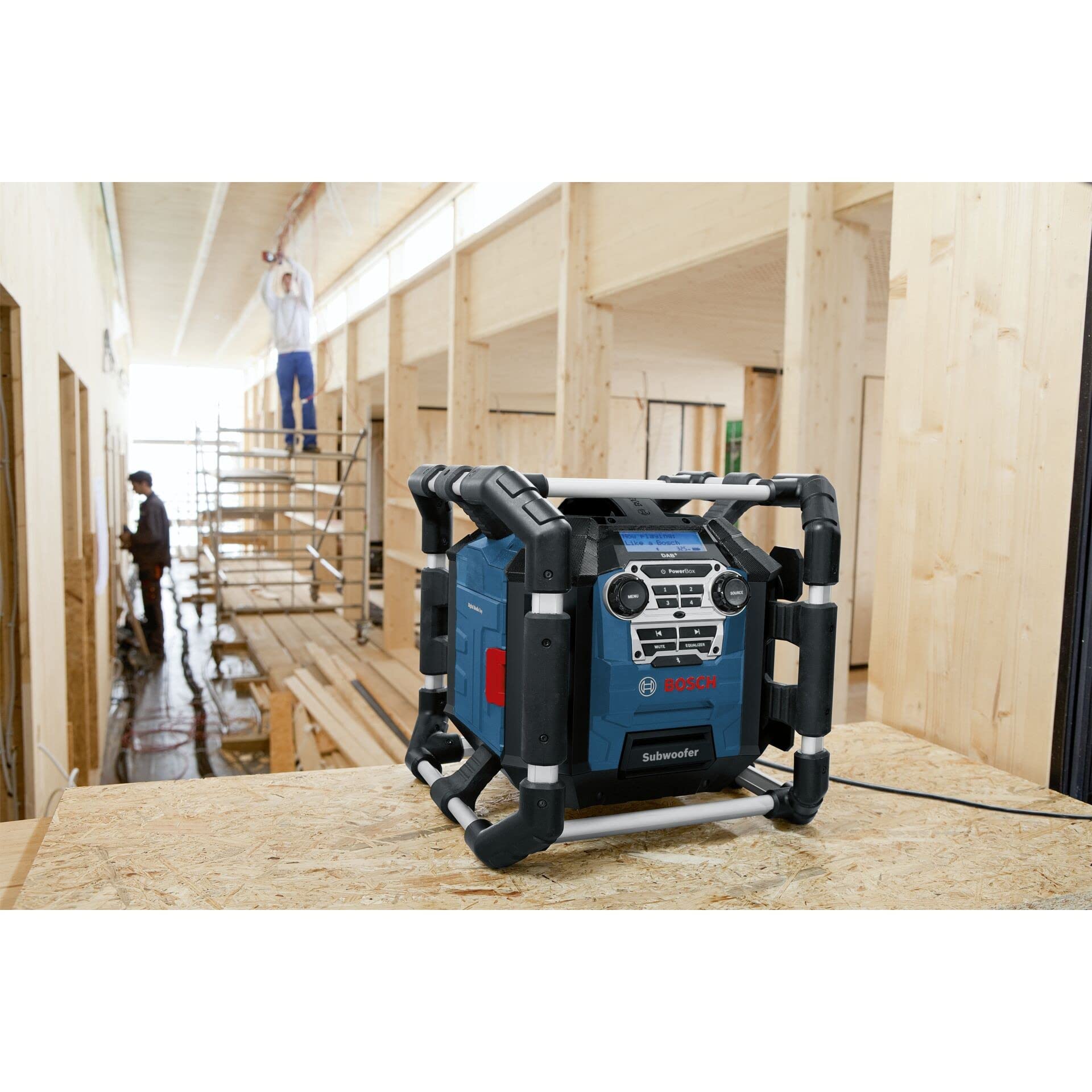 Bosch Professional 18 V Système radio de chantier à batterie GPB 18 V-5 SC (récepteur DAB+, Bluetooth, FM et AUX, inclut câble AUX, 2 piles (AA) dans une boîte