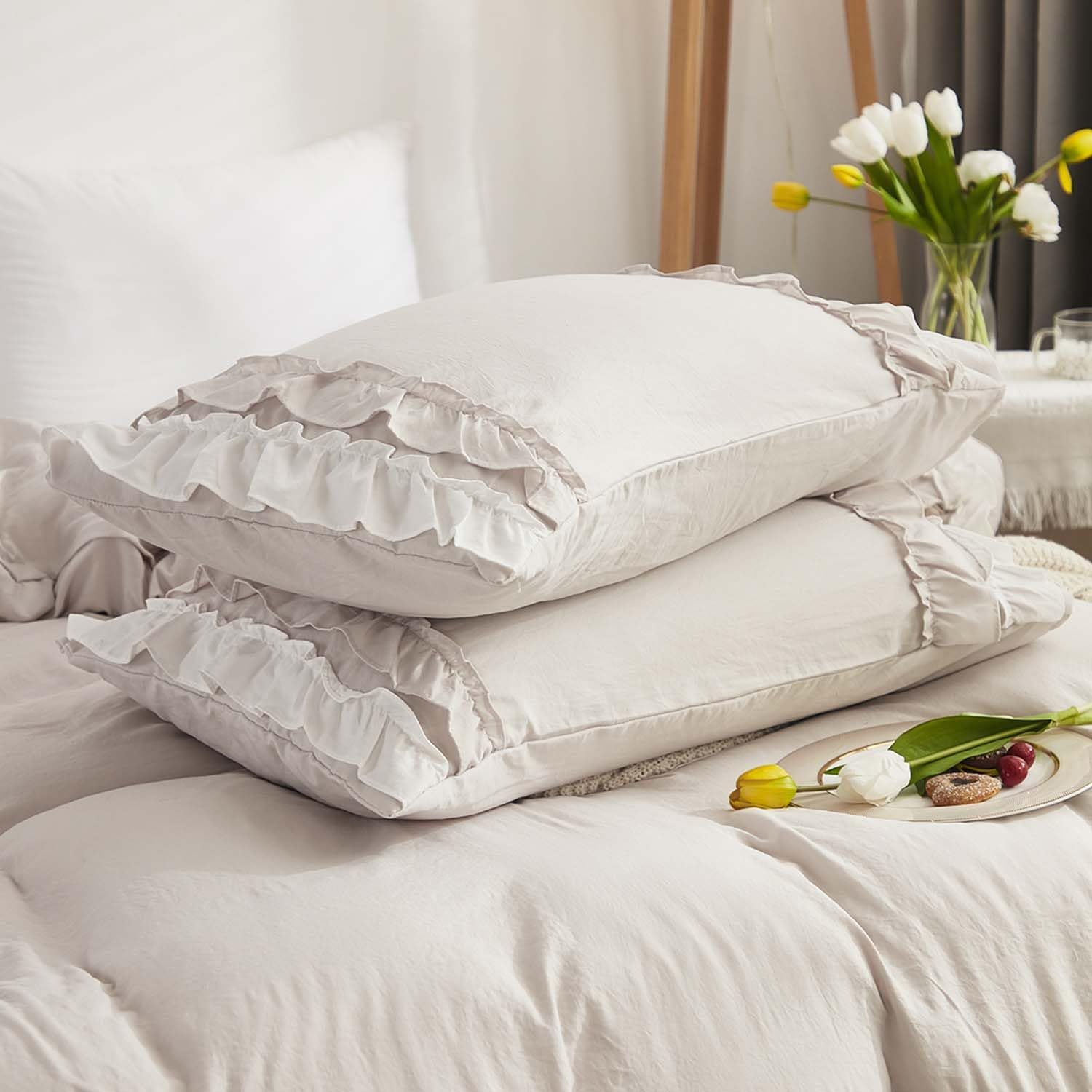 HESBITEUL Duvet Cover Queen Size 3pcs - Soft Comforter Covers for Sleeping Bedroom - Zipper Closure Quilt Shams for Queen Room - Beautiful Ruffles Bedding Set for Bohemian Hotel Guesthouse