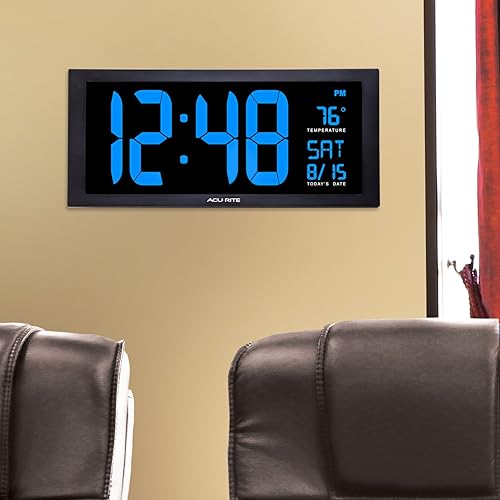 Miniatura 5 de AcuRite 76100M Reloj LED de gran tamaño con temperatura interior, fecha y soporte plegable de 18 pulgadas, color azul