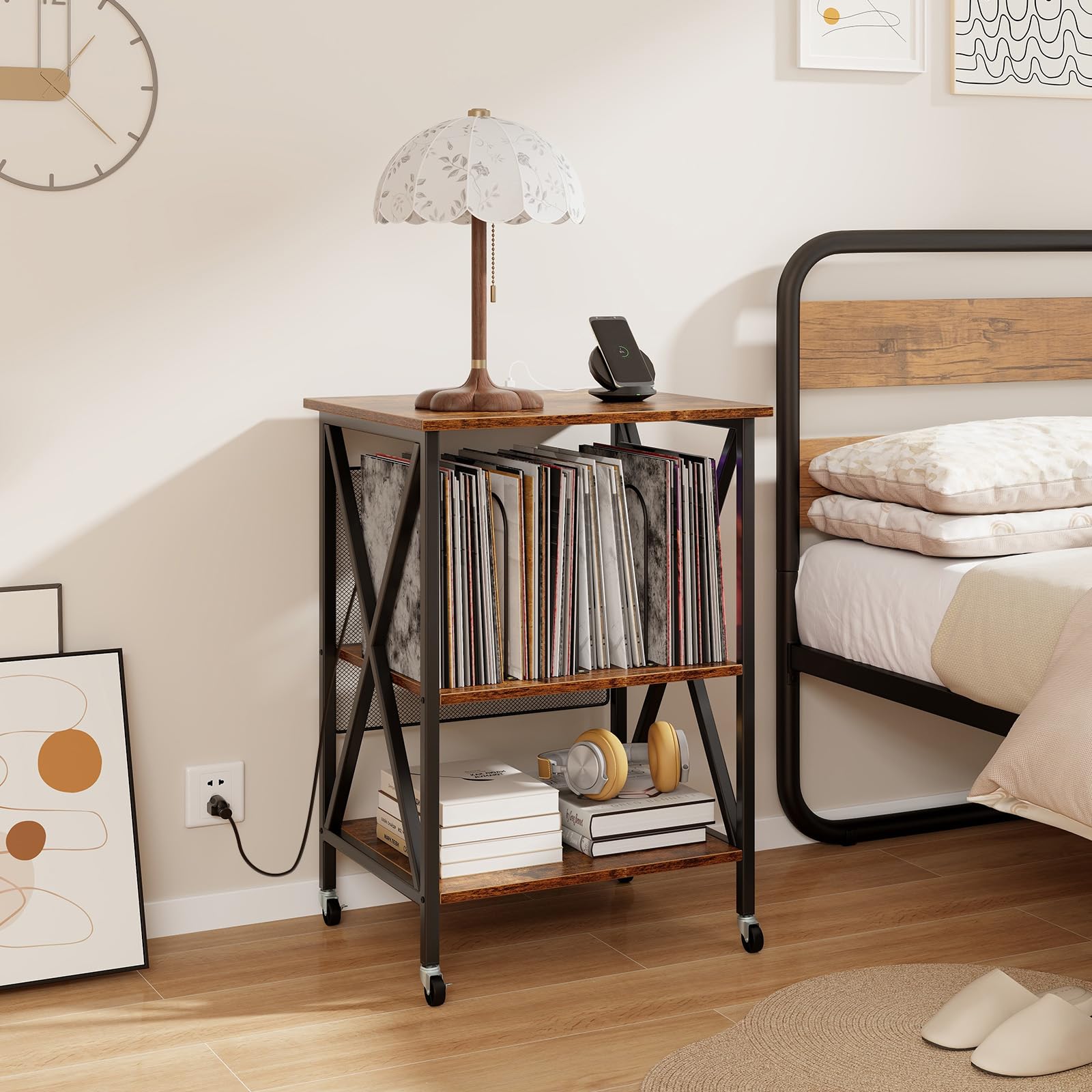 GIANTEX Support de Tourne-Disque avec 2 Prises (USB & Type-C), Table de Rangement pour 250 Disques Vinyles, Style Milieu du Siècle, roulettes Verrouillables, pour Chambre, Salon (Marron)