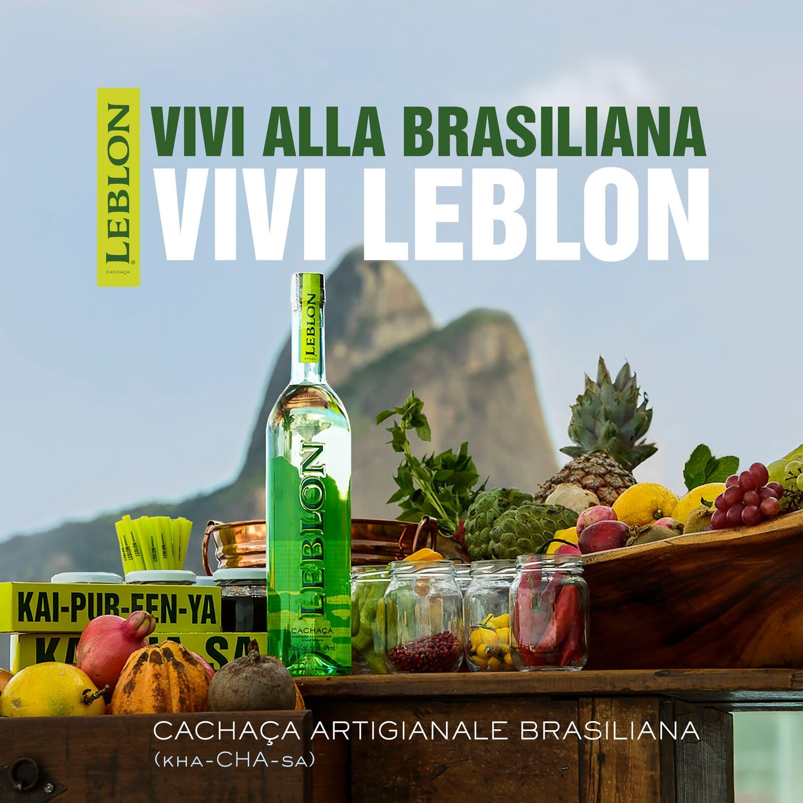 Leblon Cachaça, 40% Vol., 70 cl / 700 ml, pregiato liquore brasiliano da canna da zucchero, distillato artigianalmente e invecchiato in botti di rovere da cognac francese, ideale per una Caipirinha
