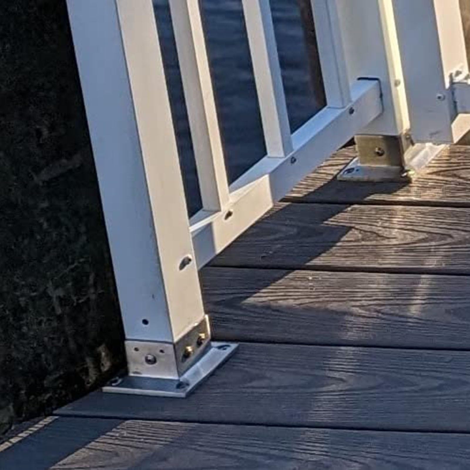 Paquete de 2 Placas Base cuadradas de Metal para Anclaje de Postes de Cerca de Madera. Soporte atornillado de Alta Resistencia con Kit de instalación para hormigón (70 x 70 mm).