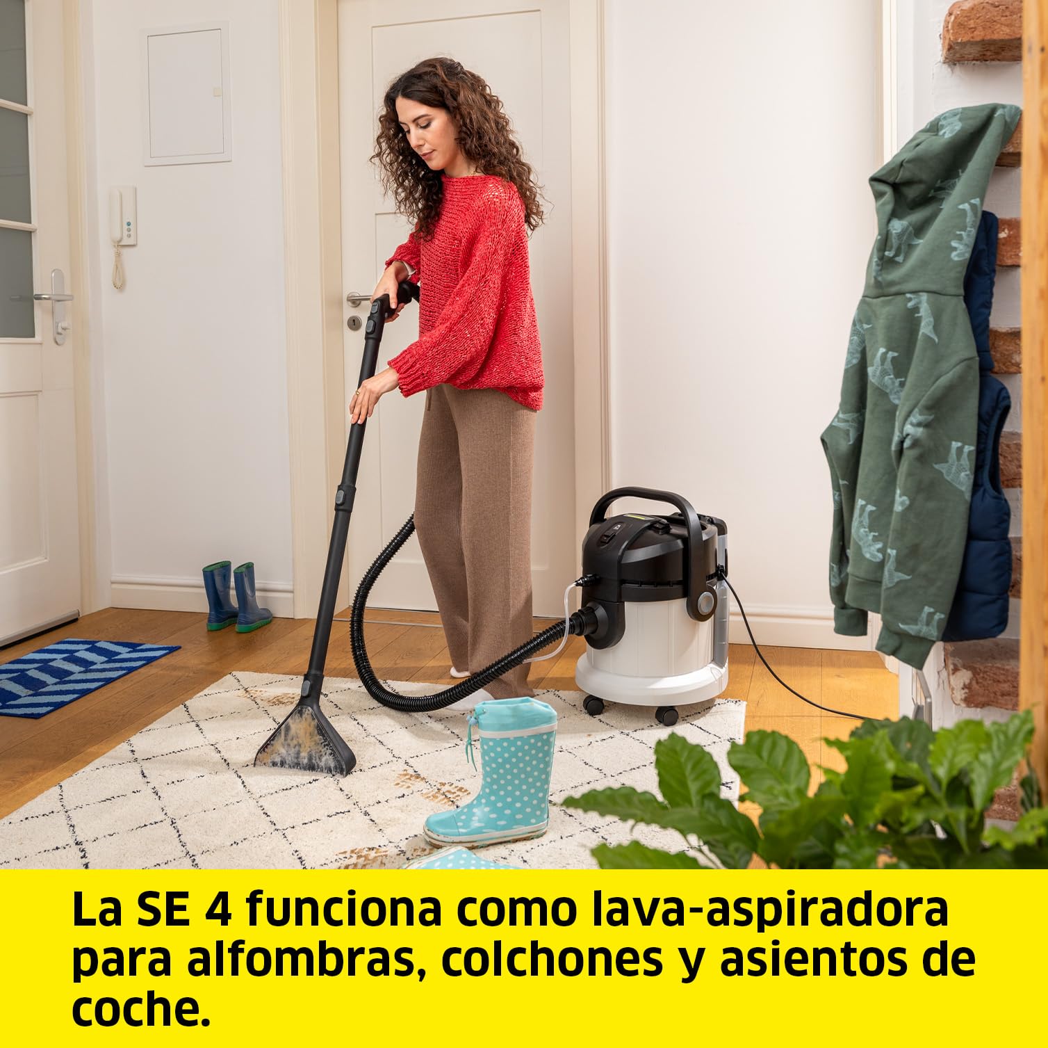 KÄRCHER Lava-aspiradora SE 4, Manguera de aspiración con pulverizador, depósitos de 4 l, boquillas de Lavado, de Clip y para tapicerías, con Accesorios para Suelos Duros y alfombras