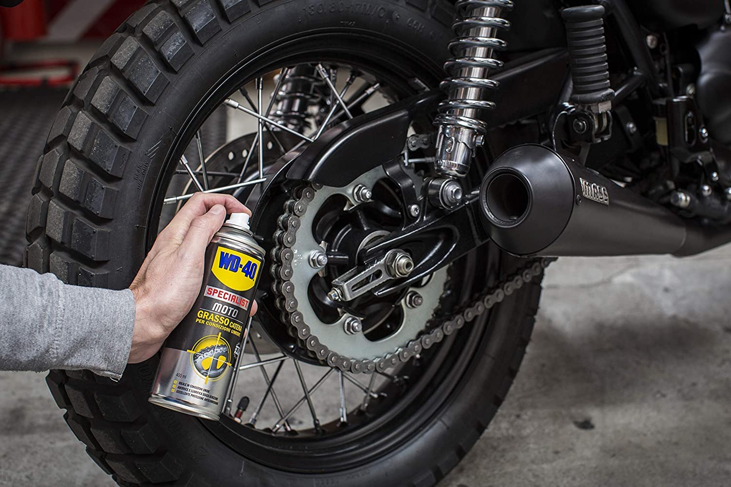 WD-40 Specialist Moto - Kit Manutenzione Catena Moto con 1 x Pulitore Catena 400 ml, 1 x Grasso Catena 400 ml e 2 x Spazzola Catena