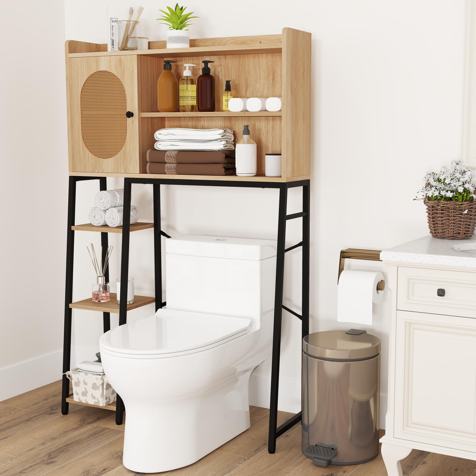 COSTWAY Armoire de Rangement Au-Dessus des Toilettes, Organisateur de Salle de Bain, Meuble WC Porte en Rotin PE, Etagères de Rangement Ouvertes et Réglables, pour Buanderie, Salle de Bain