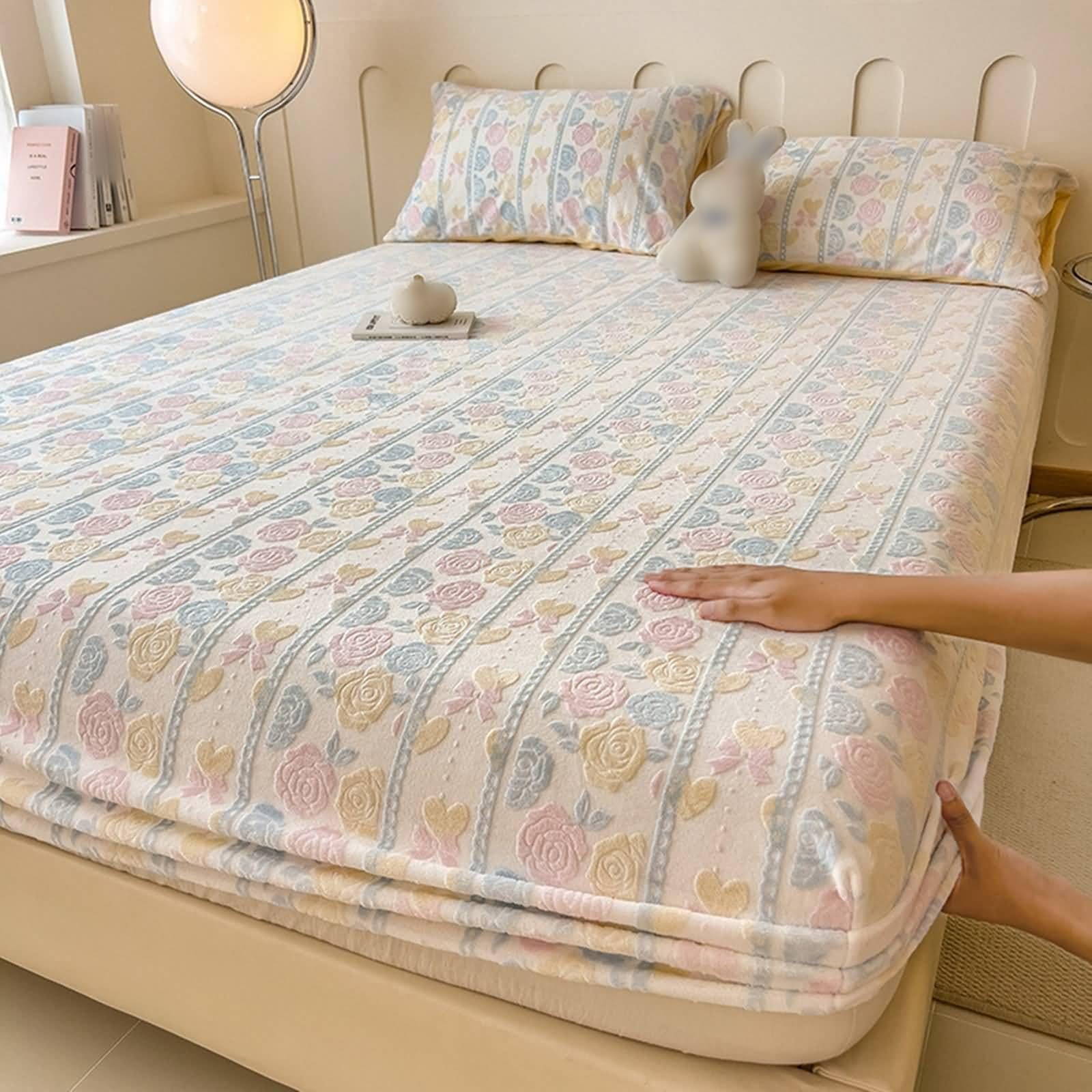 Velours de lait jacquard fleuri pour ce drap housse hiver jaune et bleu de qualité supérieure