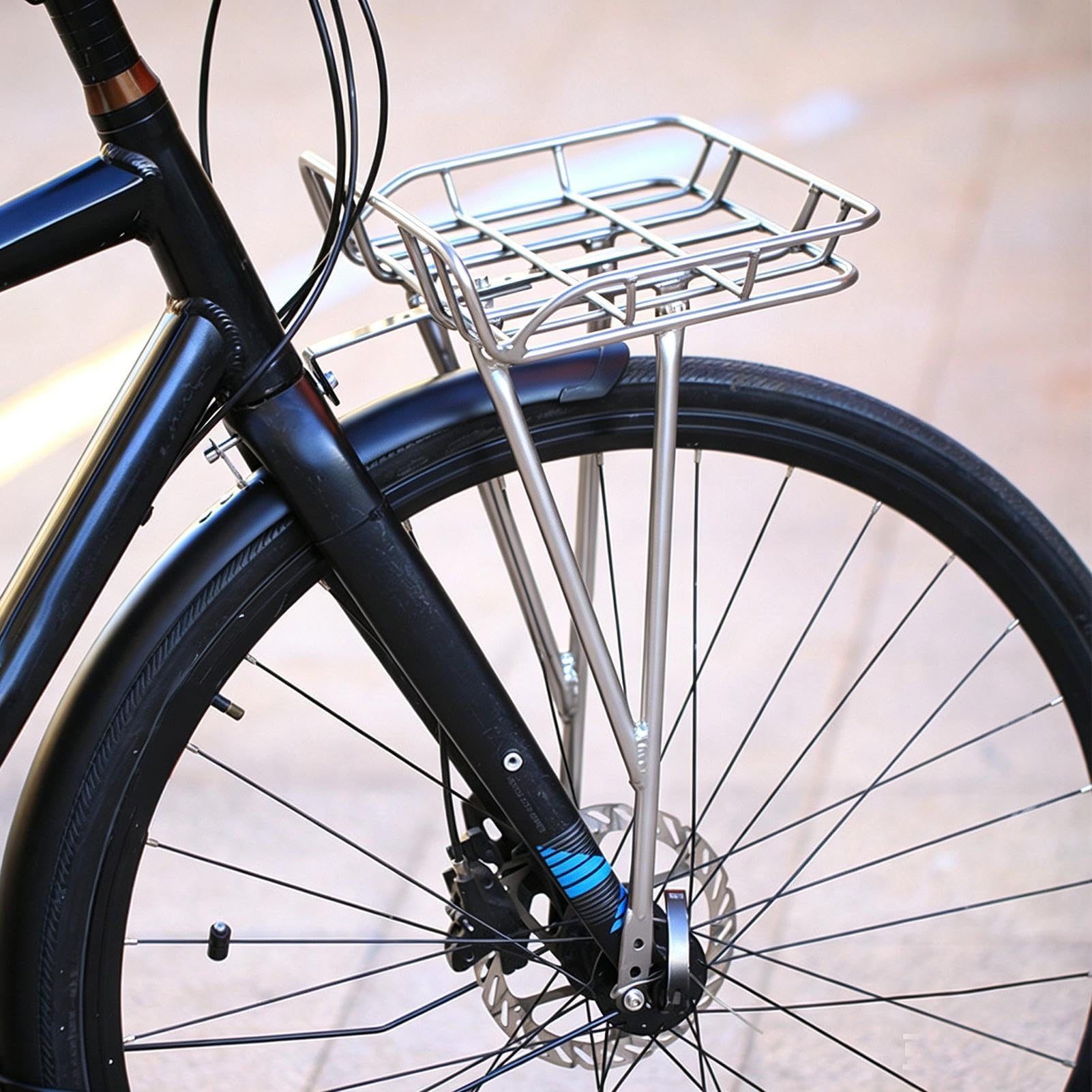 Przedni bagażnik rowerowy, stojak na kosz rowerowy, regulowany wspornik ze wzmocnioną konstrukcją systemu przenoszenia, metalowy stojak ze stabilnym podparciem obciążenia, akcesoria do dojazdów do