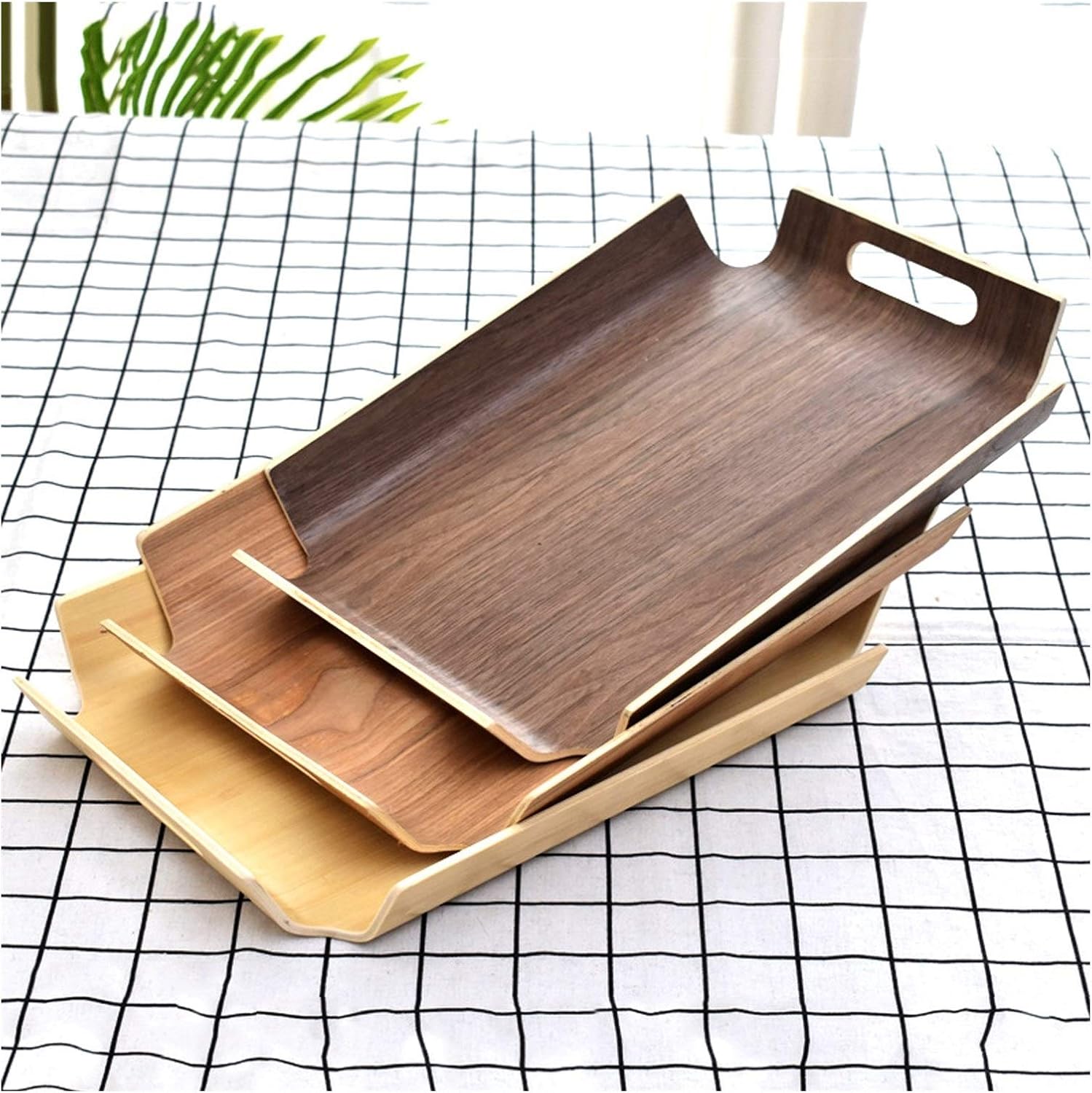 Amazon｜Serving trays ハンドルと縁の隆起長方形カフェ標準カフェテリアファーストフードトレイとトレイを提供するための天然繊維