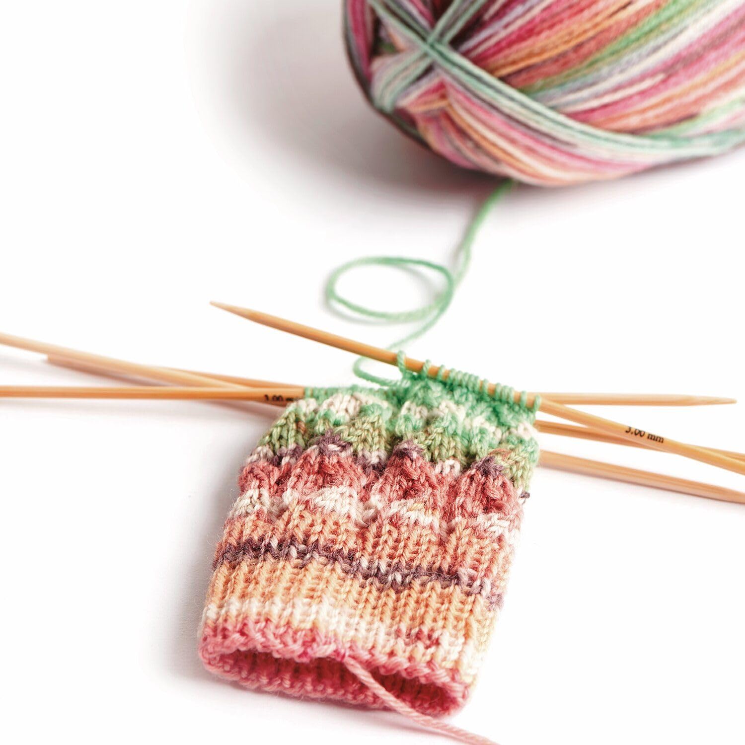 Rico Design Socks Bamboo Rainbow 4-fädig spring Premium Wolle 5 x 100g Bambus Sockengarn Farbverlauf für weiche Strickprojekte Atmungsaktiver Komfort Alltag Freizeit Geschenkidee mit mySearose Label
