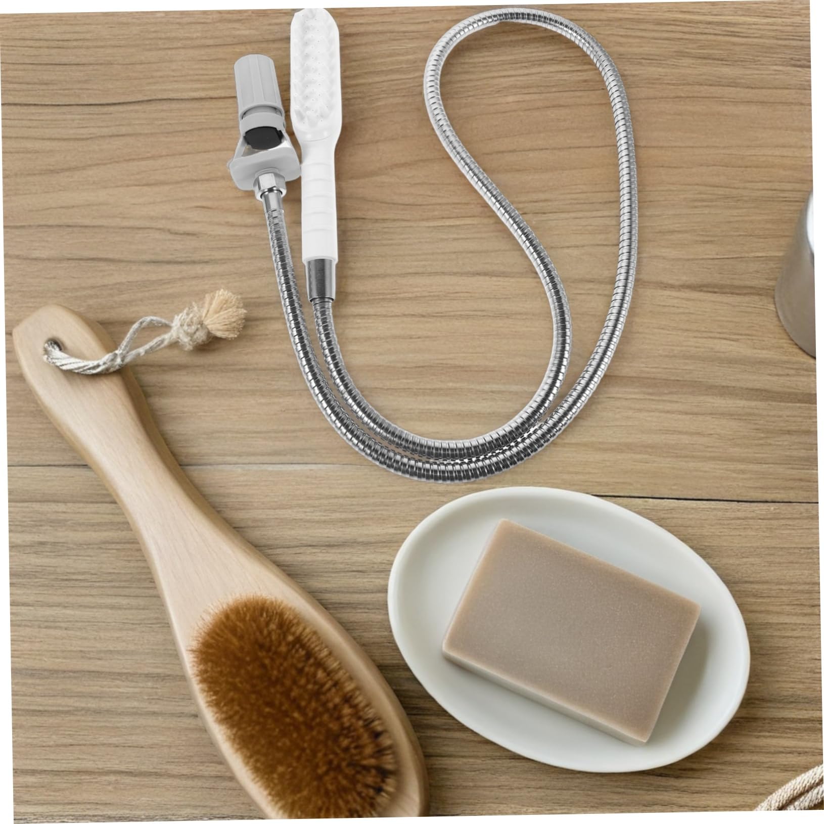 ibasenice Pompe de Douche pour Chien avec Brosse de Bain et Flexible de Douche pour Animaux de Compagnie Douchette de Toilettage pour Chien