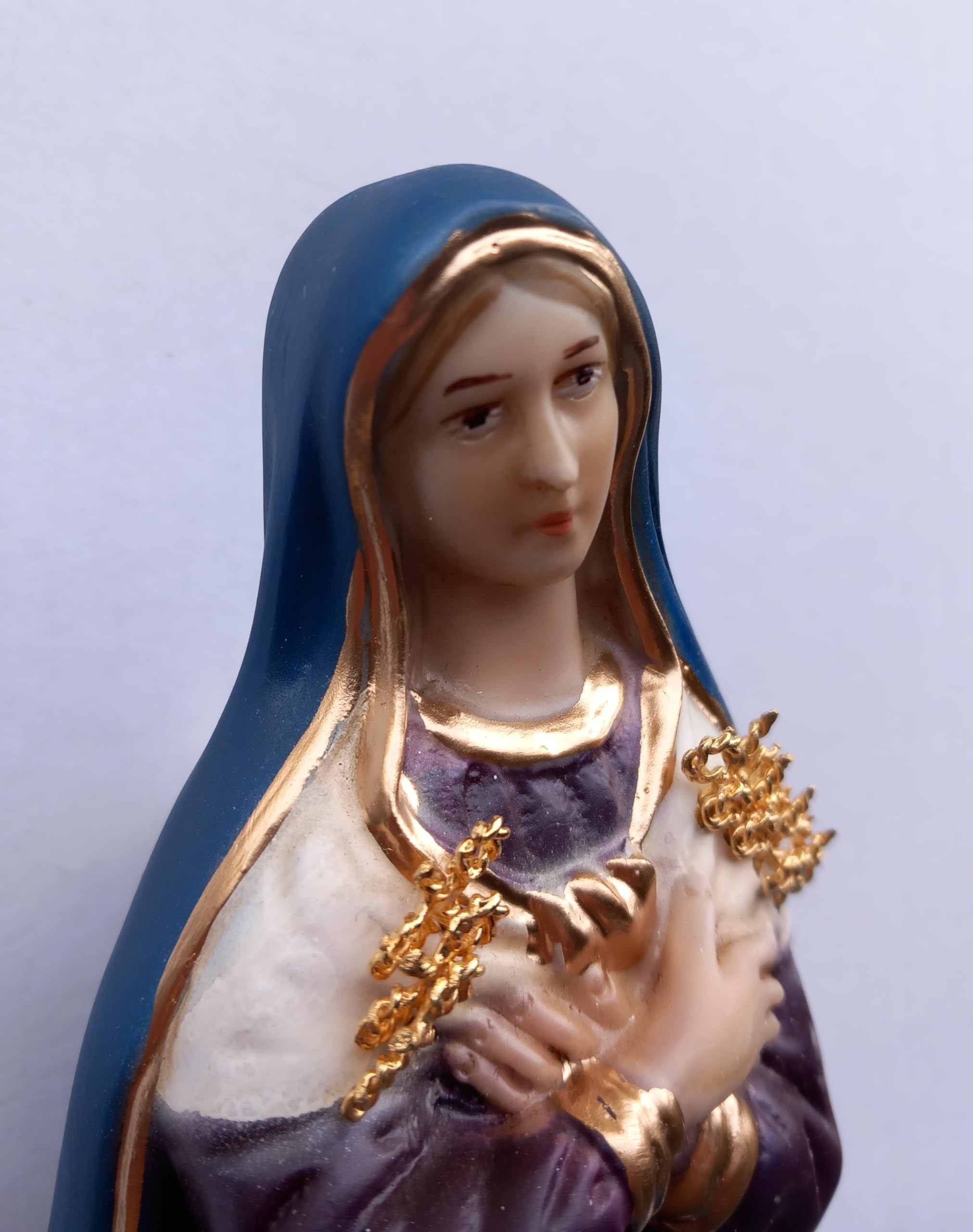 Generico Arte Sacra Caravaggio Statua della Madonna Addolorata, cm 22 x 10 realizzata in marmo resina piena, decorata a mano, di produzione artigianale