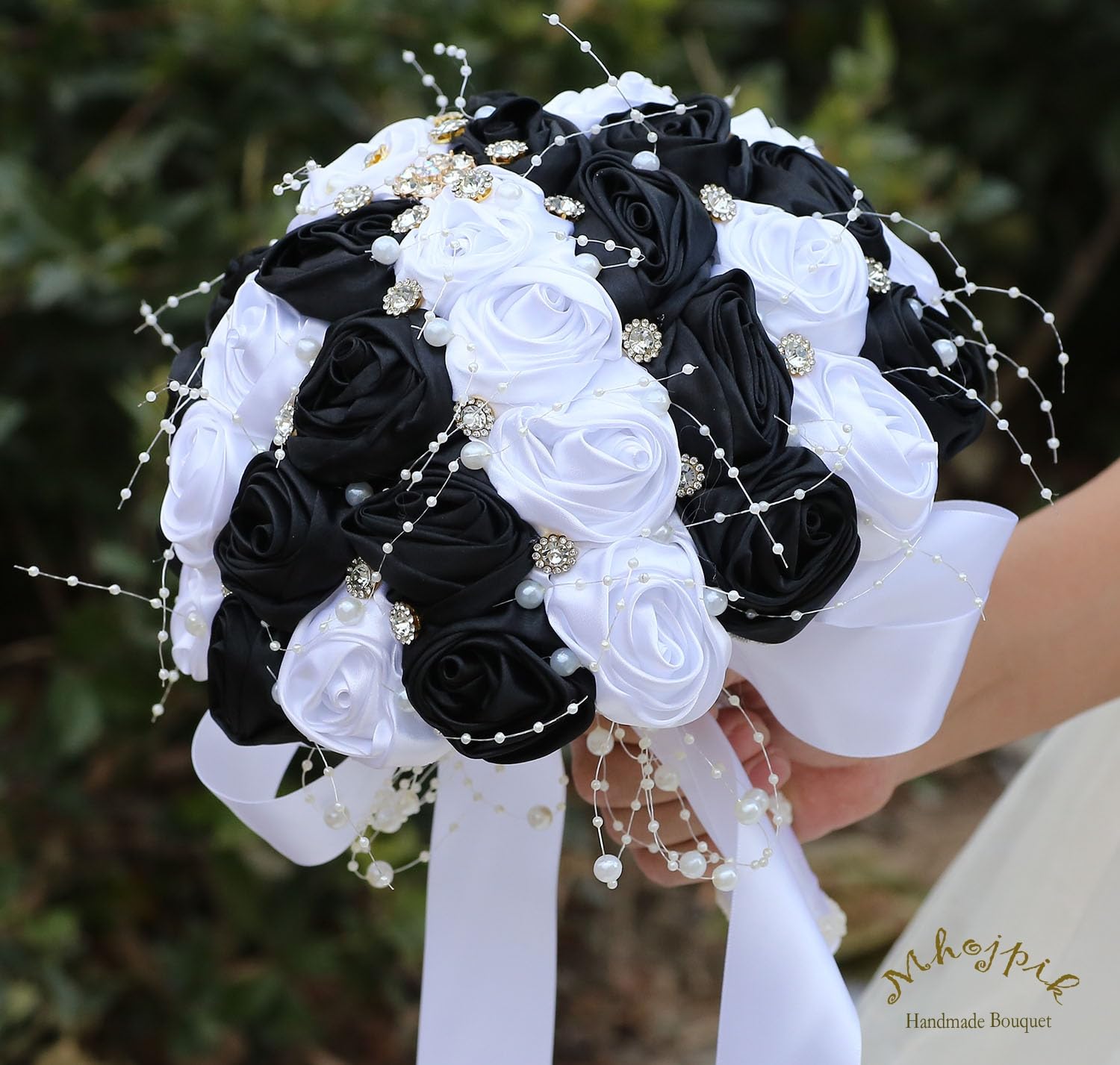 Bouquet da sposa con spilla rotonda e luccicante, bouquet di rose artificiali, per sposa, damigella d'onore, matrimonio, Quinceanera (bianco e nero, 19,1 cm)