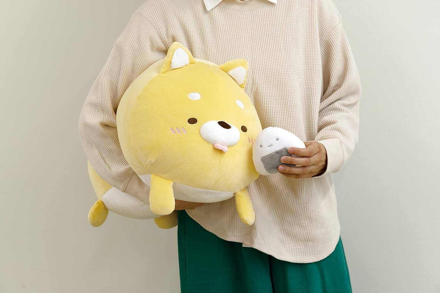 市場 Sumikkoグッズ すみっこぐらし 子ども用 こいぬといぬごっこテーマ おにぎり型 エプロン すみっコぐらし Cm えぷろん 三角巾付き