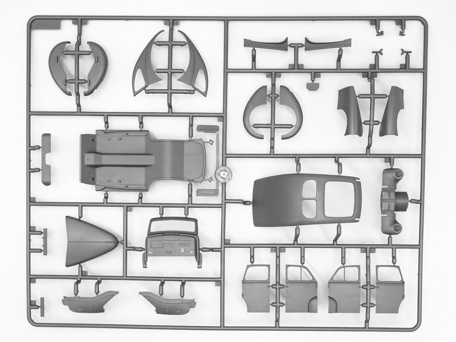 ICM Models Kapitan 2-Door Saloon WWII German Staff Car Building Kit