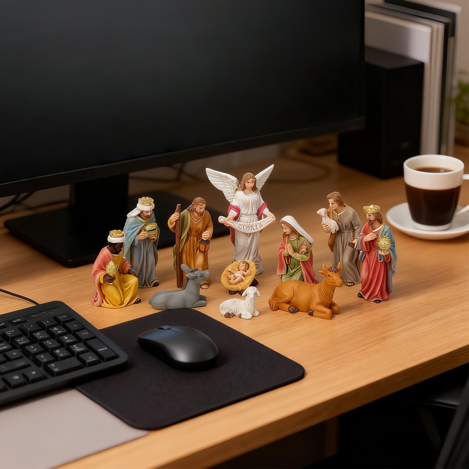 Générique Weihnachtsfiguren aus Kunstharz, handbemalt, traditionell