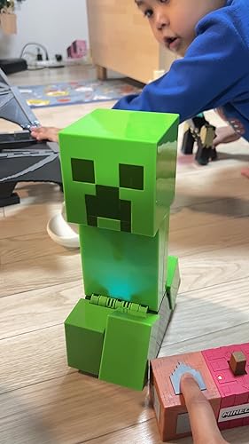 Amazon | Mattel Minecraft 爆発RCクリーパー ライト&サウンド付き