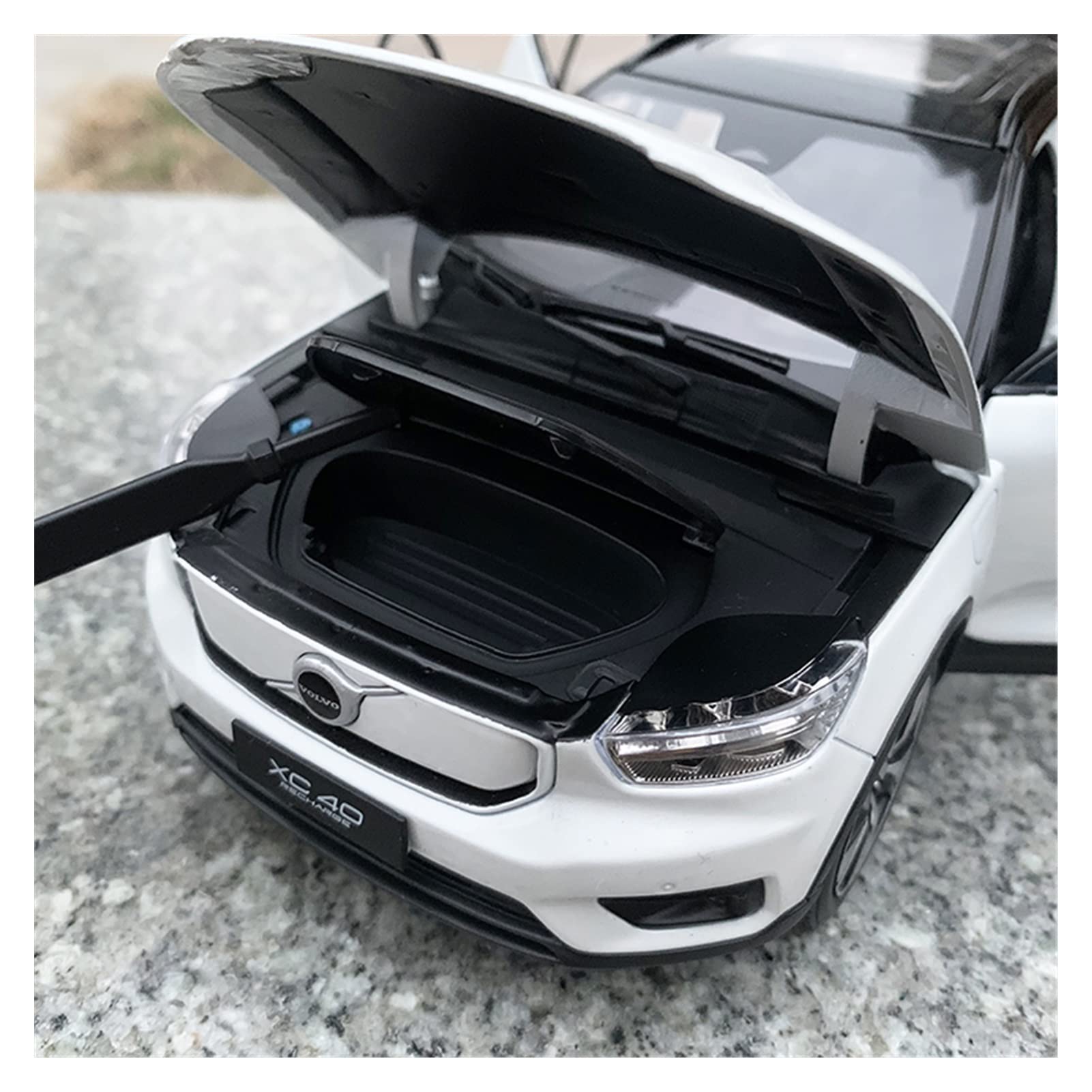 Amazon | ミニカー スケールモデルカー 1:18ボルボXC40 2022用ピュア