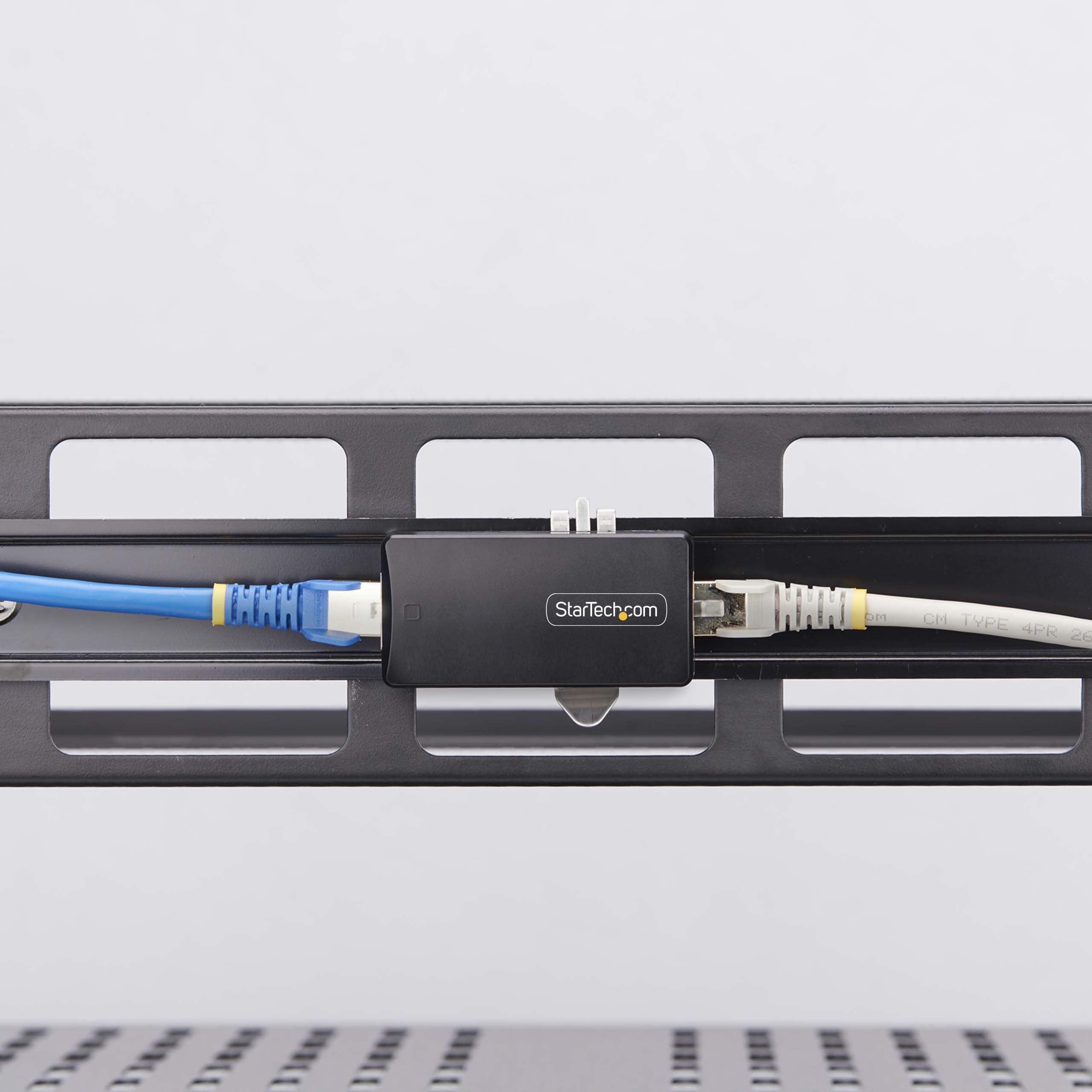 StarTech Aislador de Red 1 Puerto RJ45 4kV IP40 (1G-Network-Isolator) | Aislamiento galvánico 4kV entre conexiones Ethernet, Evita bucles de tierra, Plug-and-play