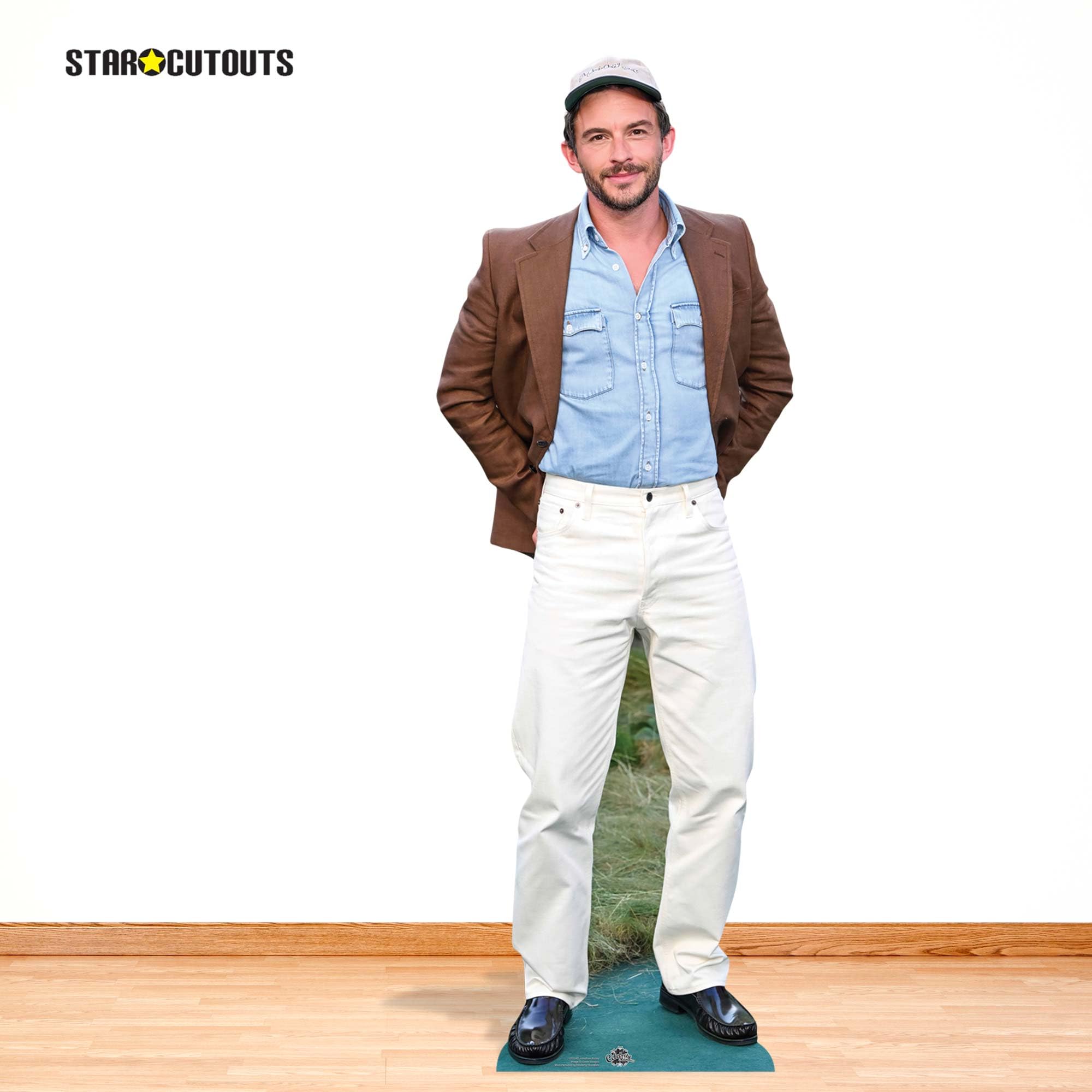Star Cutouts CS1243 Sagoma in cartone a grandezza naturale di Jonathan Bailey con camicia blu, 181 cm, perfetta per gli appassionati di TV e teatro, feste e decorazioni per la stanza