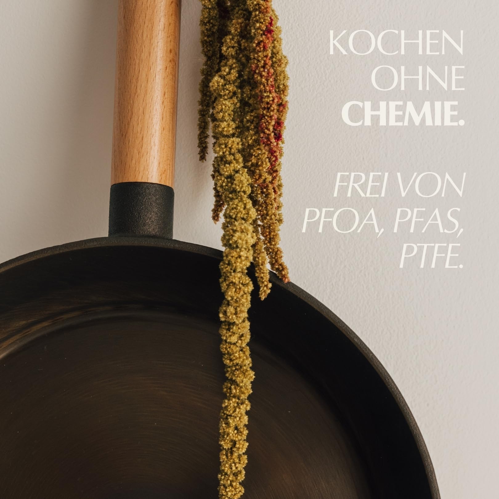 Premium Polierte Gusseisenpfanne für Induktion 28 cm I Vielseitige Robuste Pfanne Gusseisen Induktion und alle Herdarten I Hochwertige langlebige Gusseiserne Pfanne für Profiköche und Hobbyköche