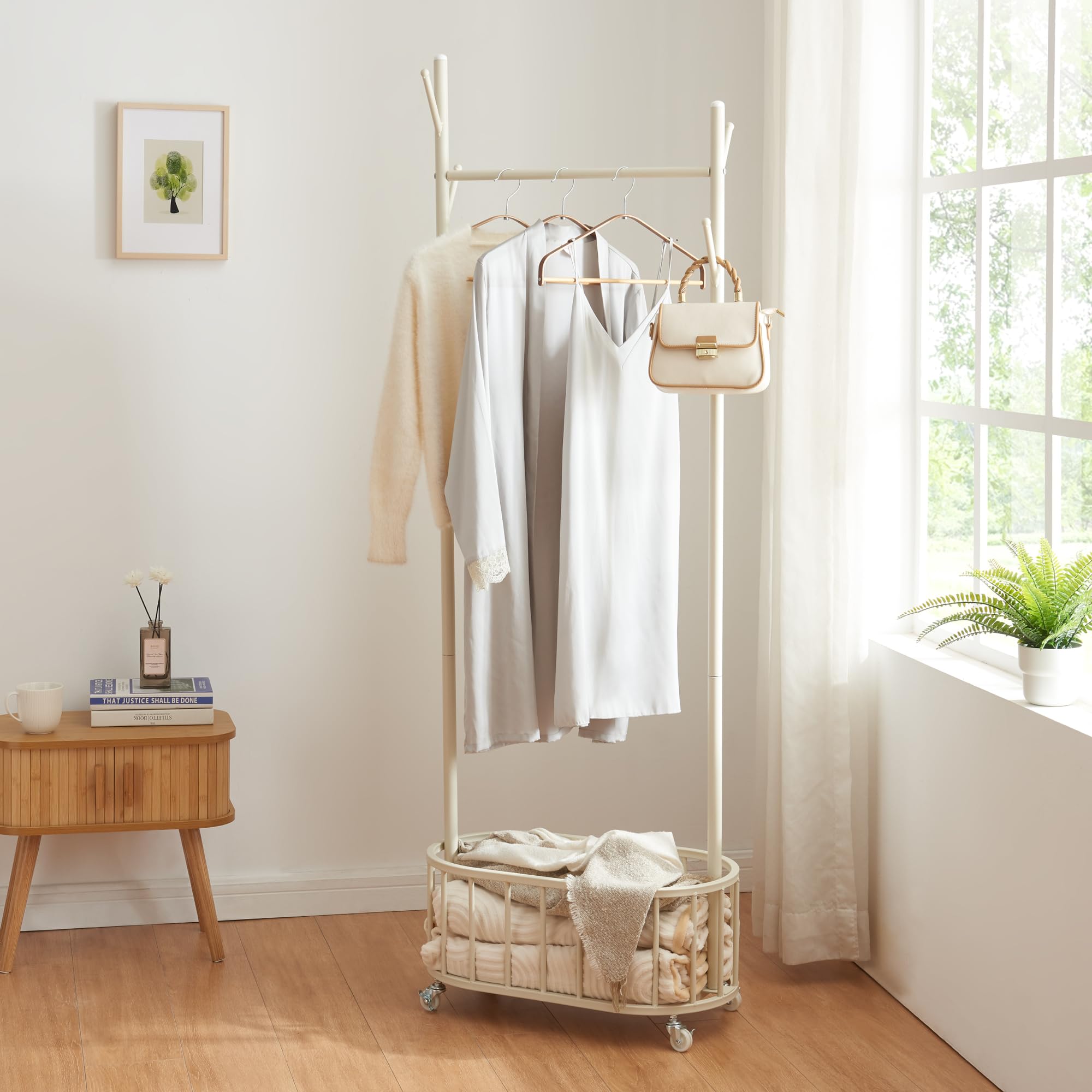[en.casa] Stand Appendiabiti a Rotelle Organizzatore Guardaroba con Barra Porta Abiti Ganci e Cestello di Stoccaggio 175 x 60 x 32 cm Acciaio Bianco