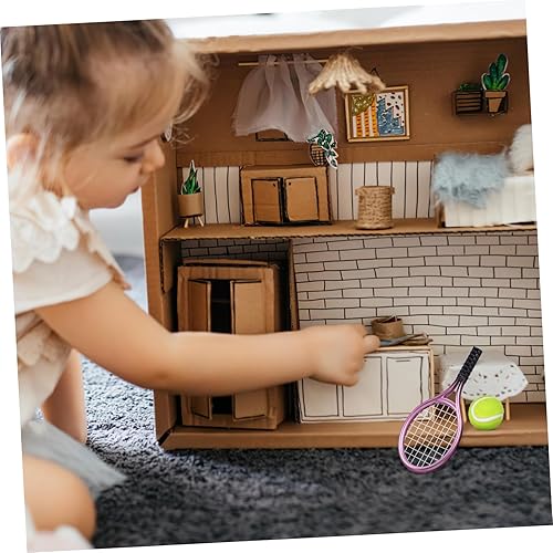 Miniatura 6 de Garneck Juego de 2 raquetas de tenis en miniatura y pelota de plástico, mini raqueta de tenis en miniatura, equipo deportivo para decoración del