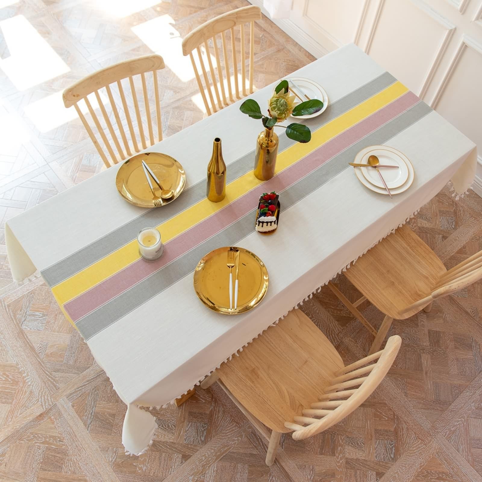 Beydodo Nappe Rectangle Blanche 110x170cm, Nappe Anti Tache Polyester Rayures Multicolores avec Pompons Nappe Table Picnic