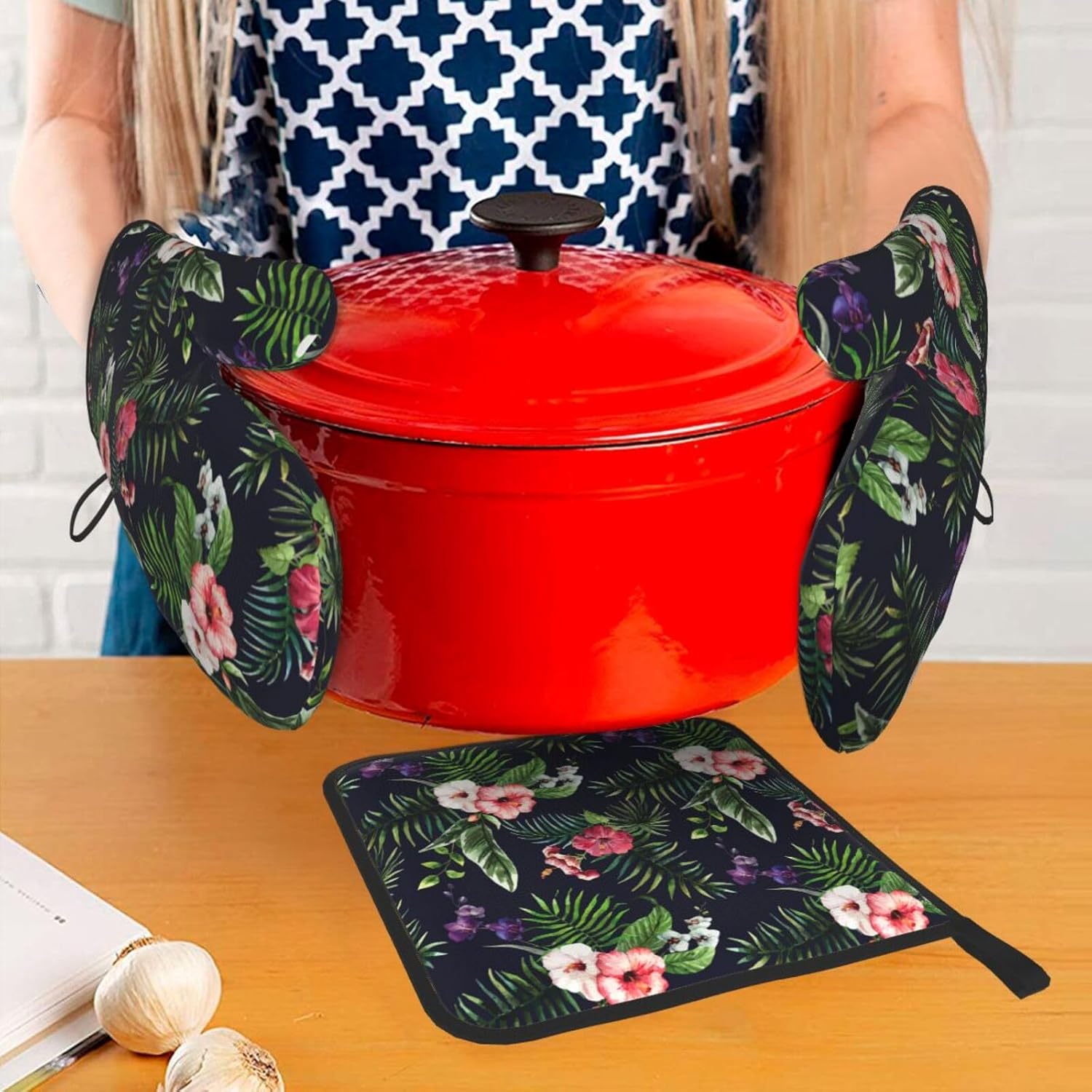 Florals Print Heat Resistant Microwave Gloves, Used for Baking, Cooking, and Fashion Kitchen Essentials