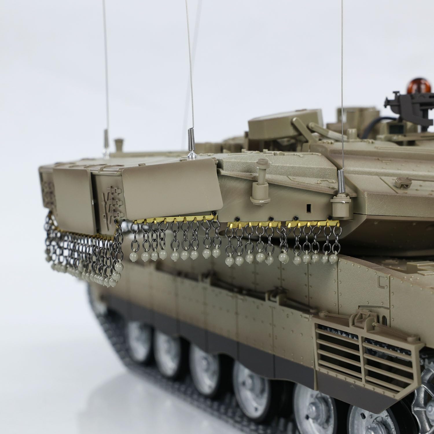 Henglong 1/16 RC Tank IDF Merkava Mk IV 3958 Char de combat avec télécommande, roues en métal, boîte de vitesses à 360°, fumée de tourelle à 2 batteries, modèle de qualité Hobby pour