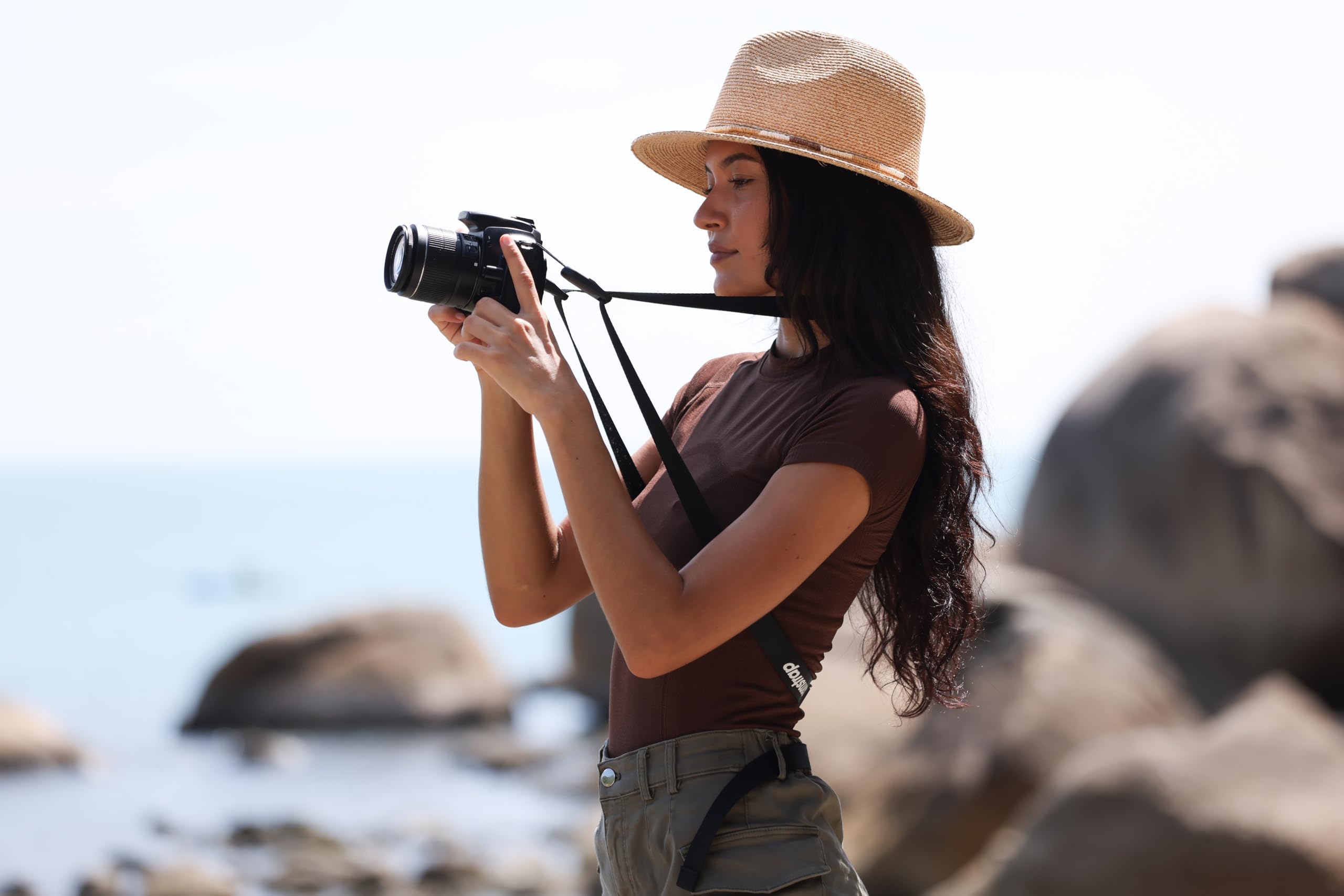 Camstrap - Sangle Appareil Photo et Jumelles Mains-Libres Ultra-Légère et Ajustable, Système d'attaches rapides avec connecteurs, Protection Optimale du Cou et du Dos, Universellement Adaptable
