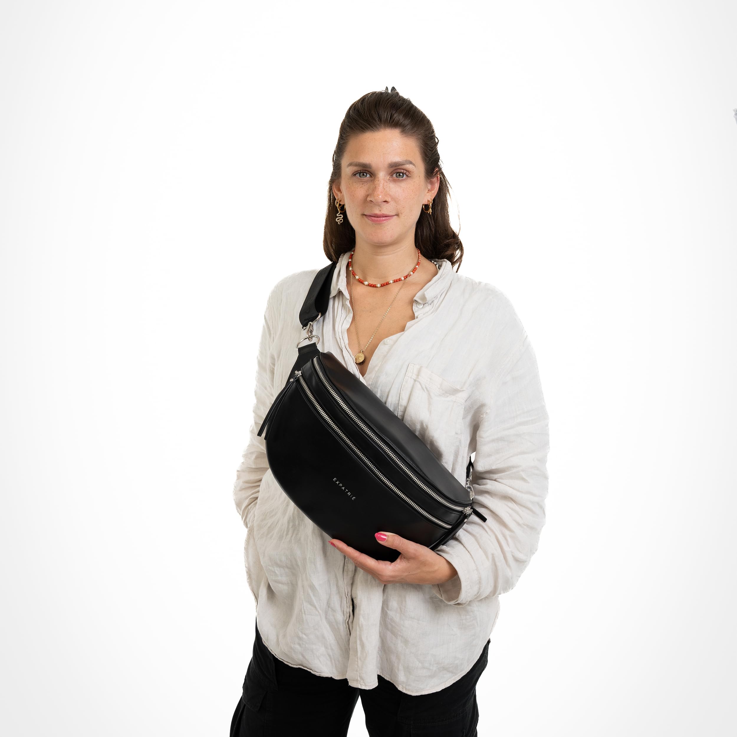 Expatrié Bauchtasche Damen Schwarz - Alice Large - Gürteltasche für Festival, Reisen & Alltag aus Veganem Leder - Brusttasche Stylisch - Wasserabweisend